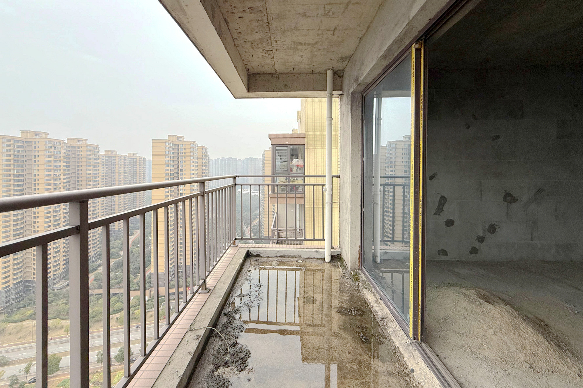 长郡旁牛津街(瑞凯滨江雅苑)  3室2厅2卫    52.0万 长郡旁牛津街(瑞凯滨江雅苑)  3室2厅2卫    52.0万阳台