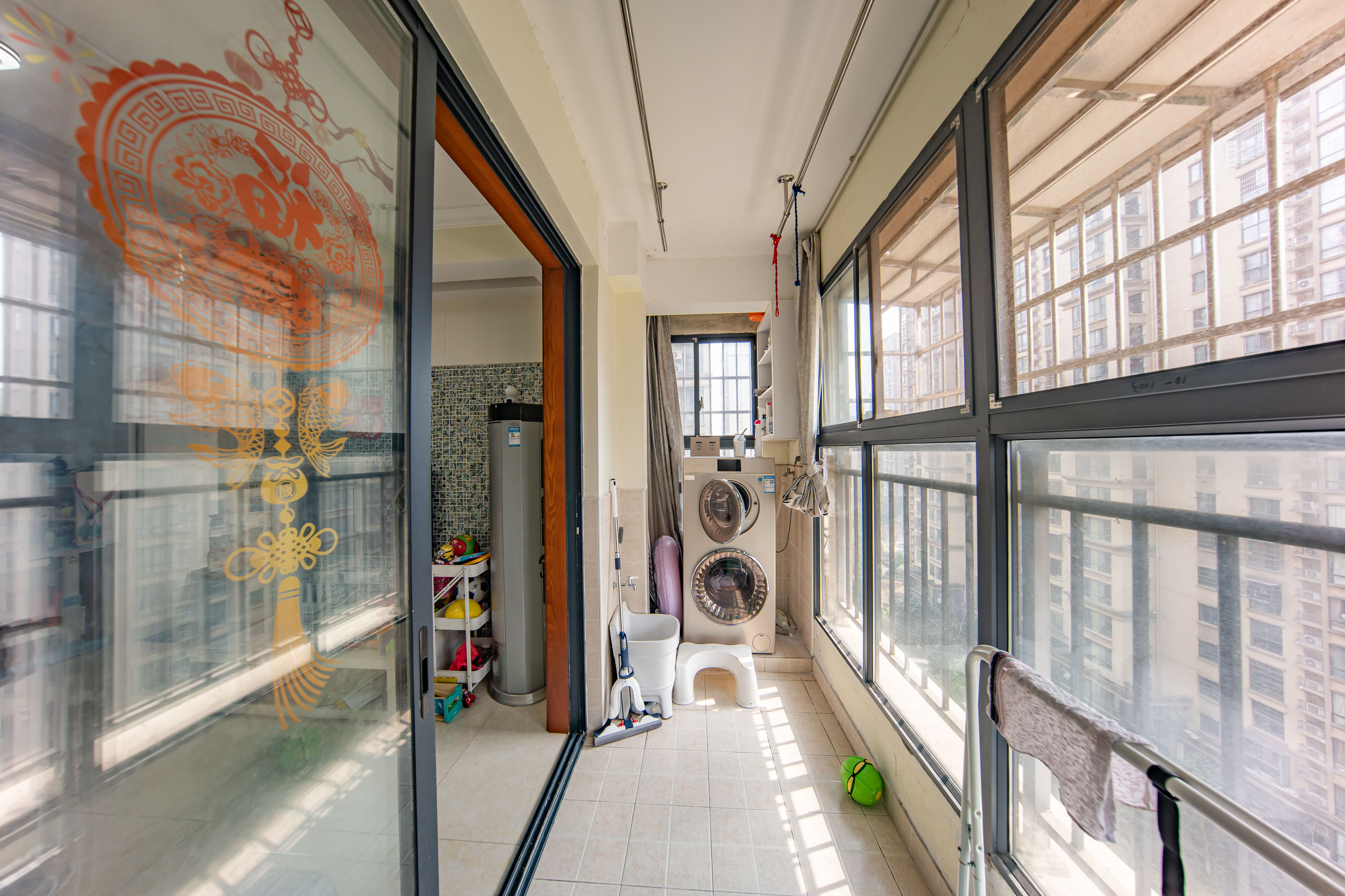 中建麓山和苑  3室2厅1卫   64.00万阳台