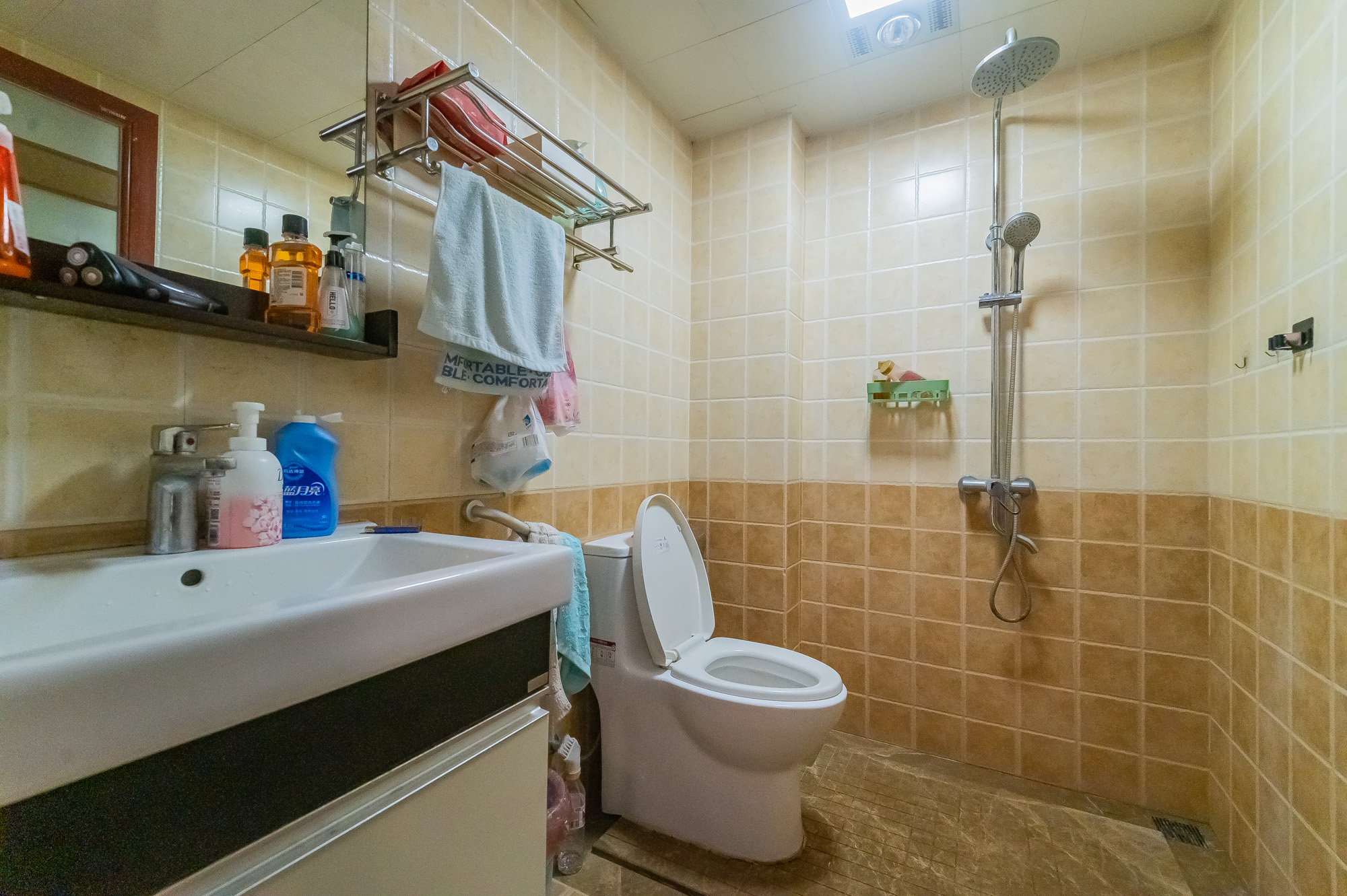 华润凤凰城三期  4室2厅3卫    148.0万 华润凤凰城三期  4室2厅3卫    148.0万卫生间