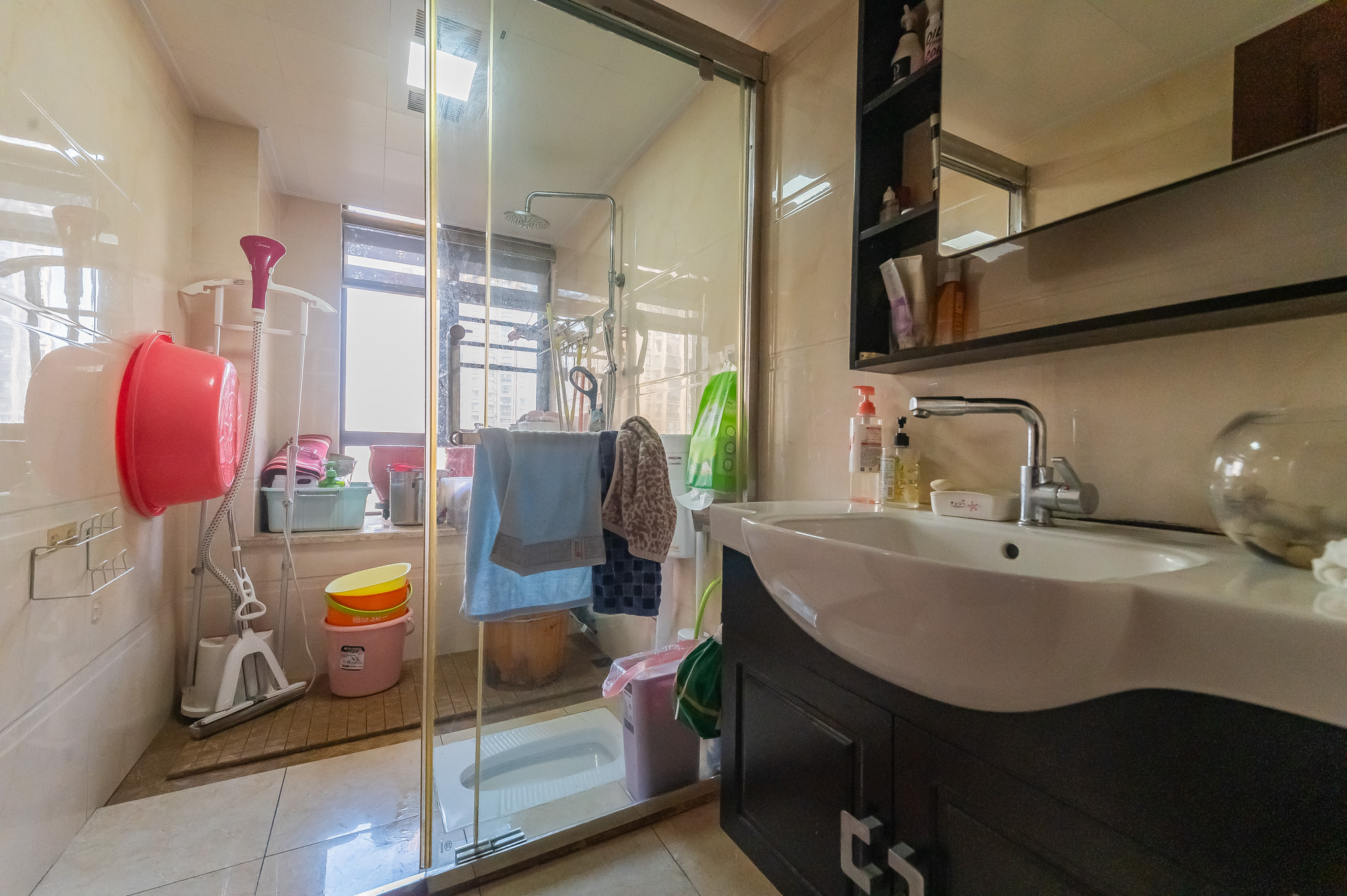 华润凤凰城三期  4室2厅3卫    148.0万 华润凤凰城三期  4室2厅3卫    148.0万卫生间