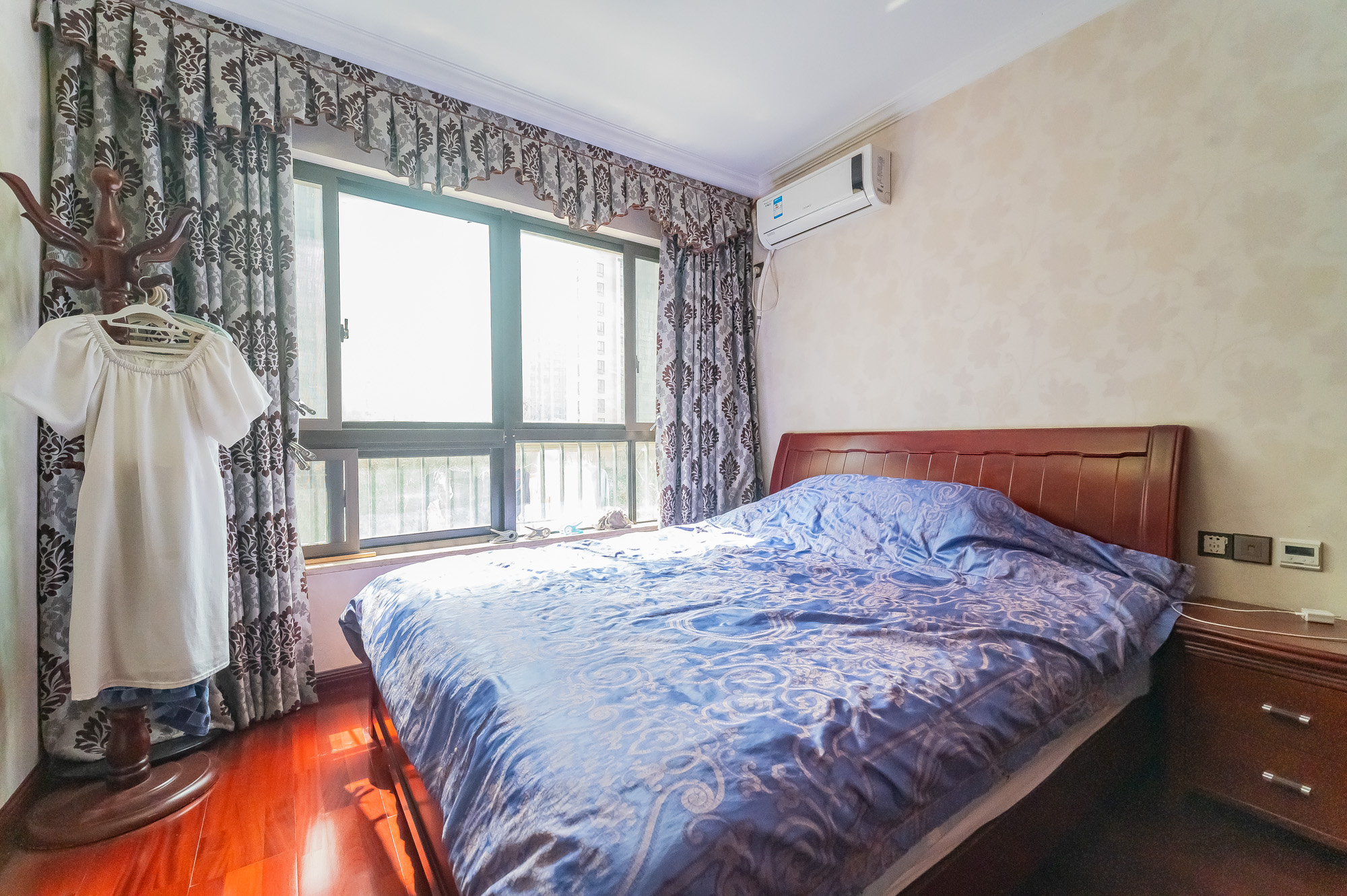 华润凤凰城三期  4室2厅3卫    148.0万 华润凤凰城三期  4室2厅3卫    148.0万卧室