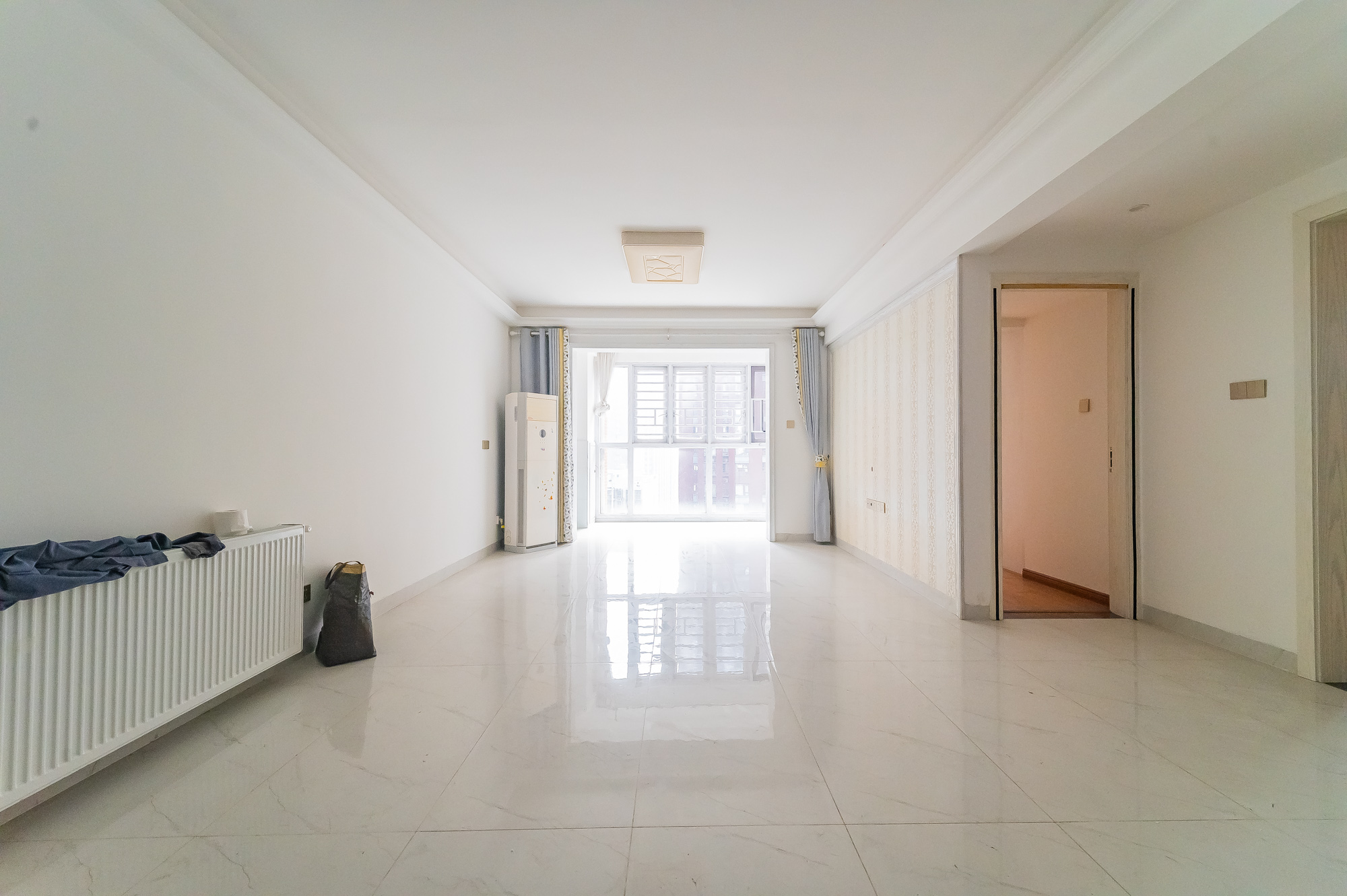 华润凤凰城二期 3室2厅1卫 89.8万 华润凤凰城二期 3室2厅1卫 89.8万客厅