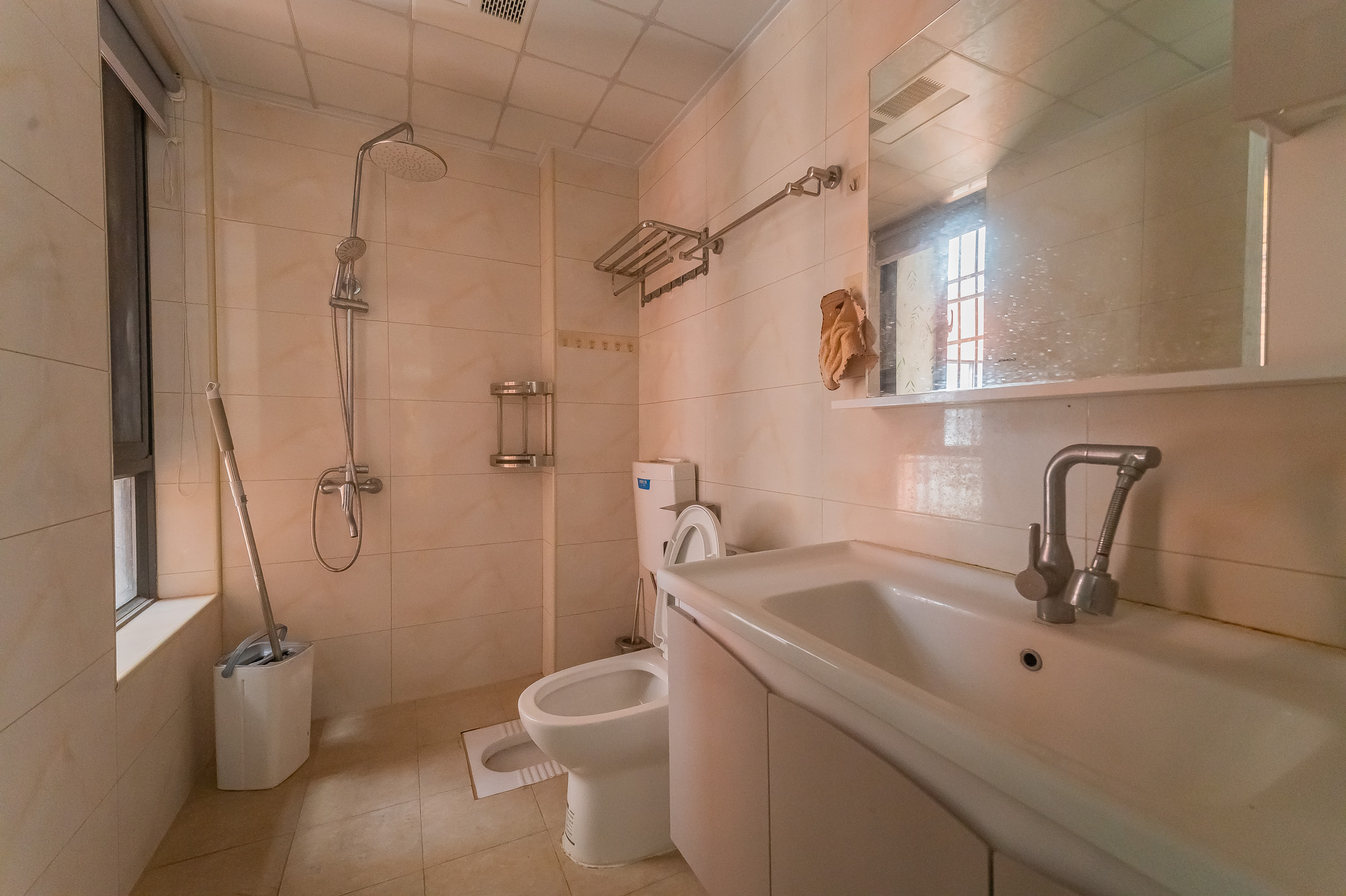 华润凤凰城二期 3室2厅1卫 89.8万 华润凤凰城二期 3室2厅1卫 89.8万卫生间