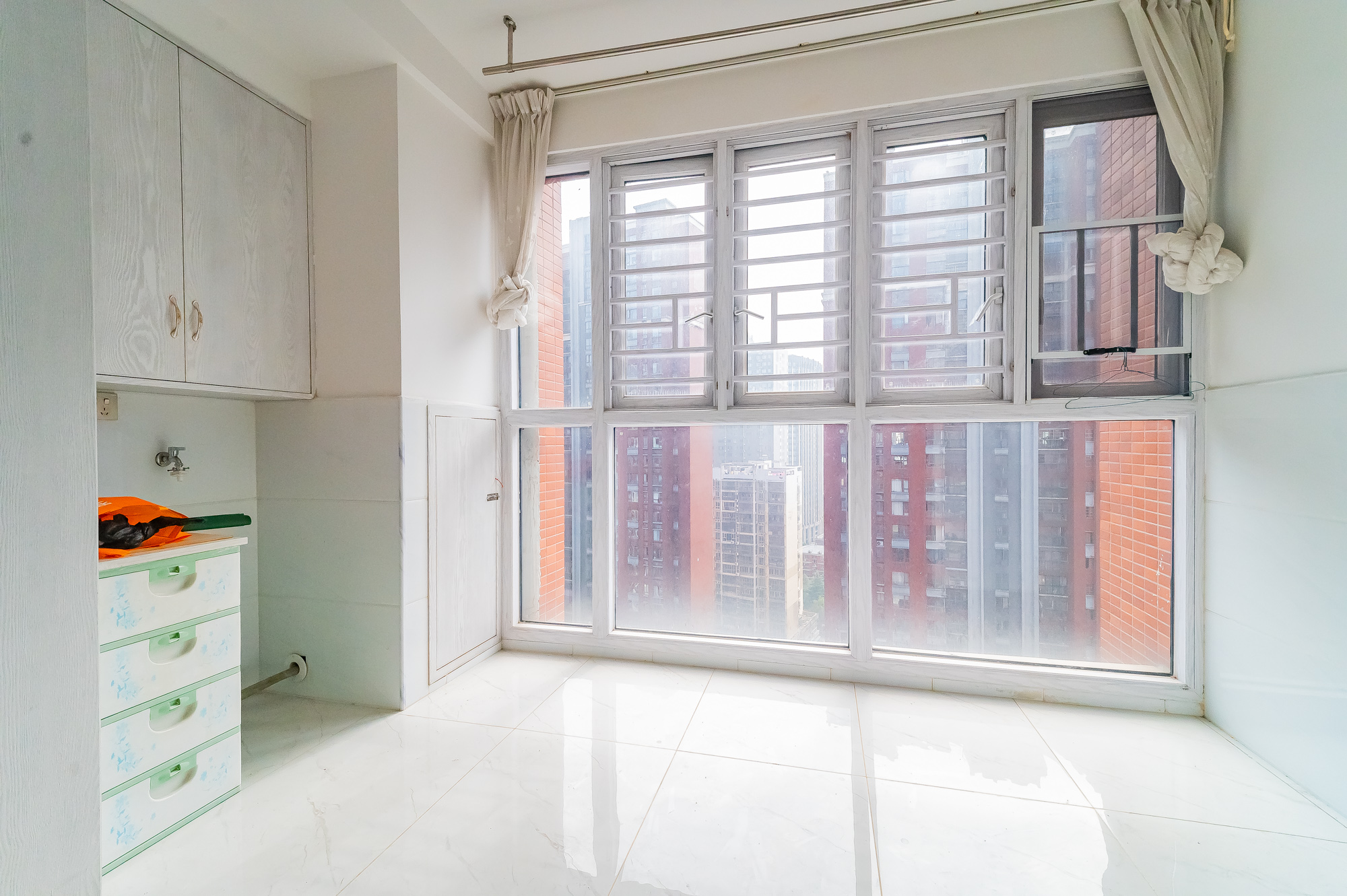 华润凤凰城二期 3室2厅1卫 89.8万 华润凤凰城二期 3室2厅1卫 89.8万阳台