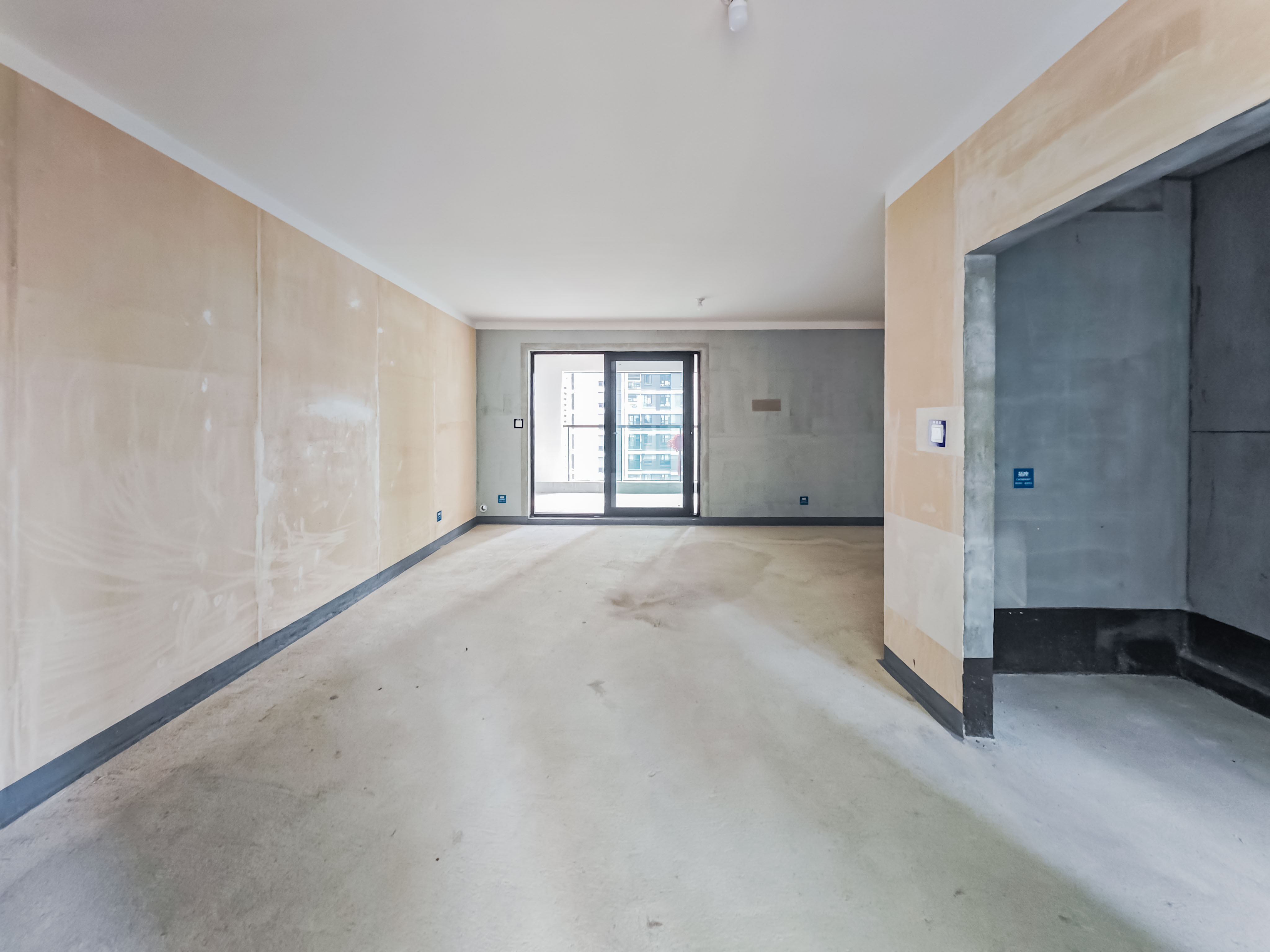 建发玖洲观澜  4室2厅2卫   225.00万其他