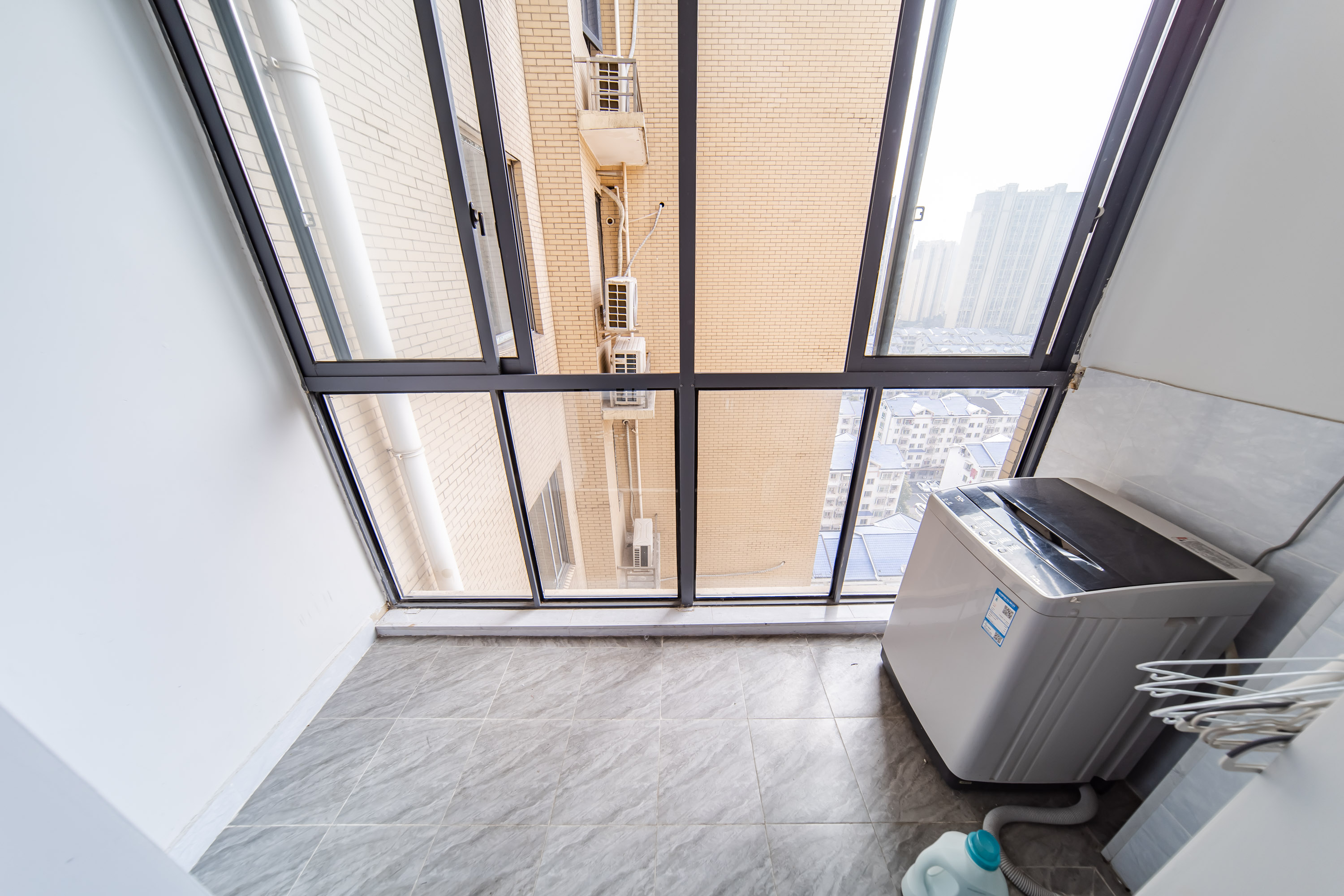 荣升家园(湘江熙岸) 3室2厅2卫 105.0万 荣升家园(湘江熙岸) 3室2厅2卫 105.0万阳台