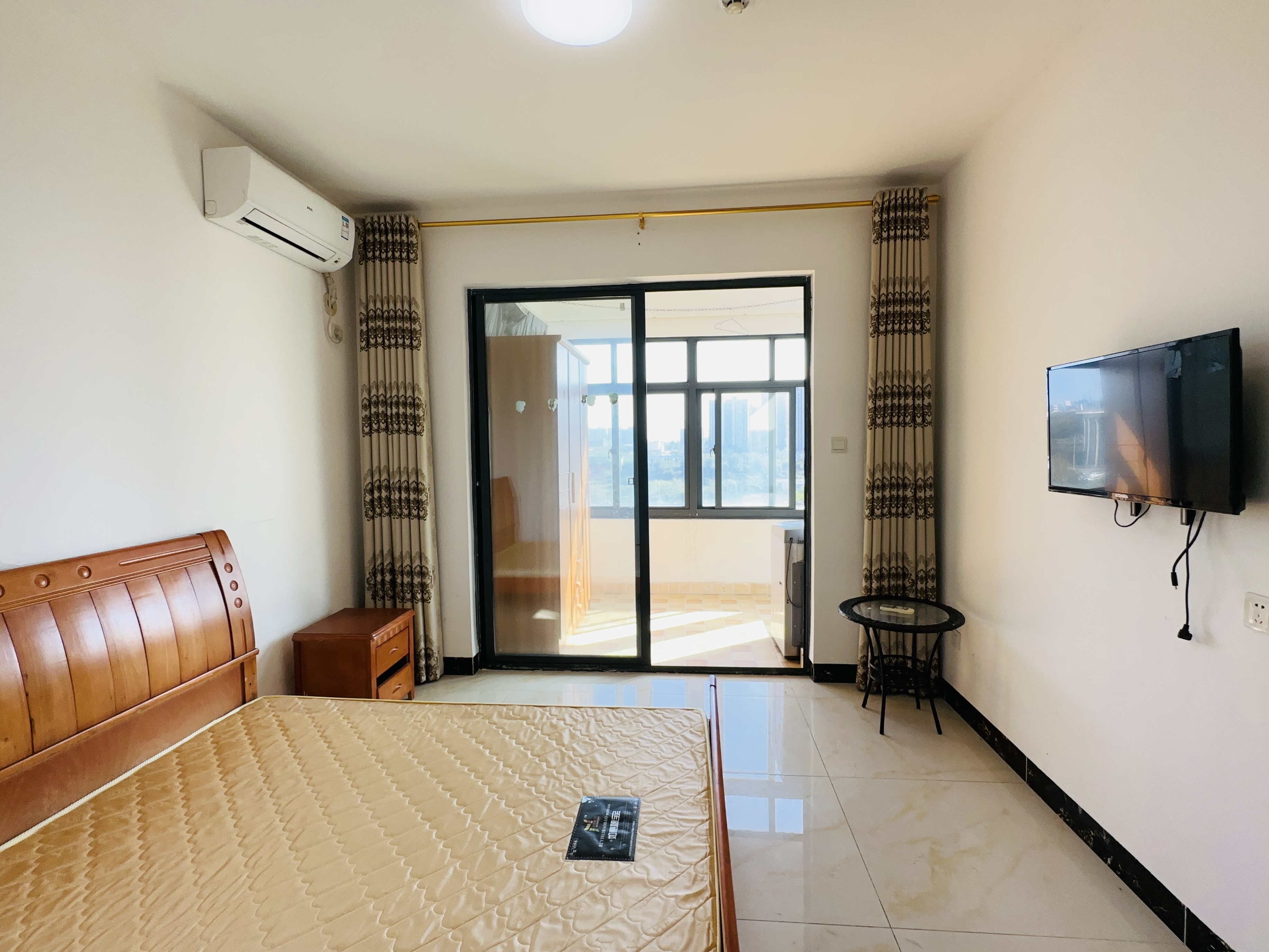 新城吾悦广场 1室0厅1卫 42.0万 新城吾悦广场 1室0厅1卫 42.0万客厅