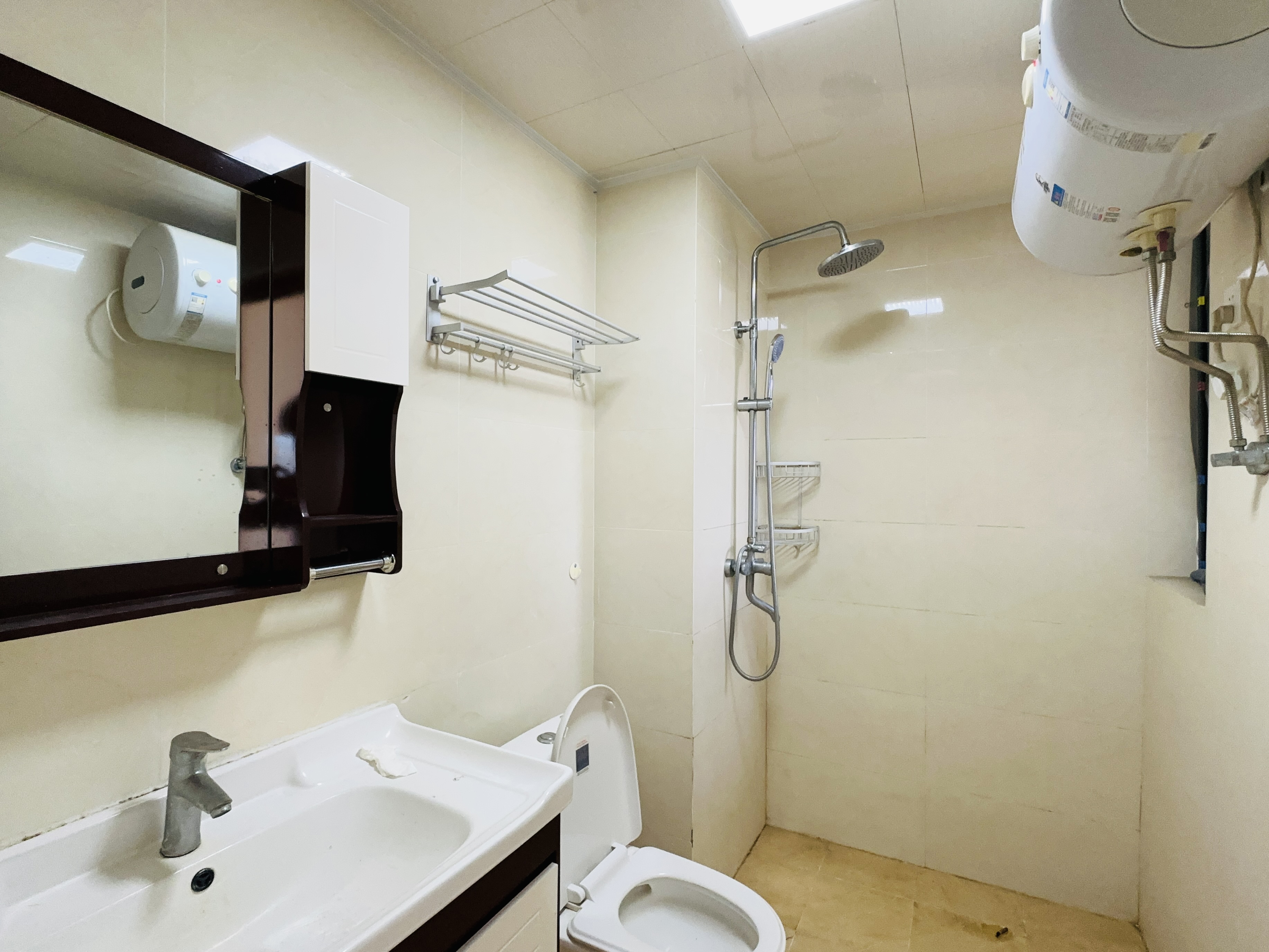 新城吾悦广场 1室0厅1卫 42.0万 新城吾悦广场 1室0厅1卫 42.0万卫生间