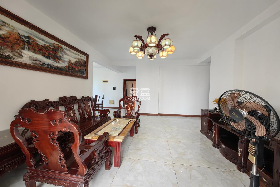 泰山公馆  1室2厅1卫    58.0万 泰山公馆  1室2厅1卫    58.0万室内图