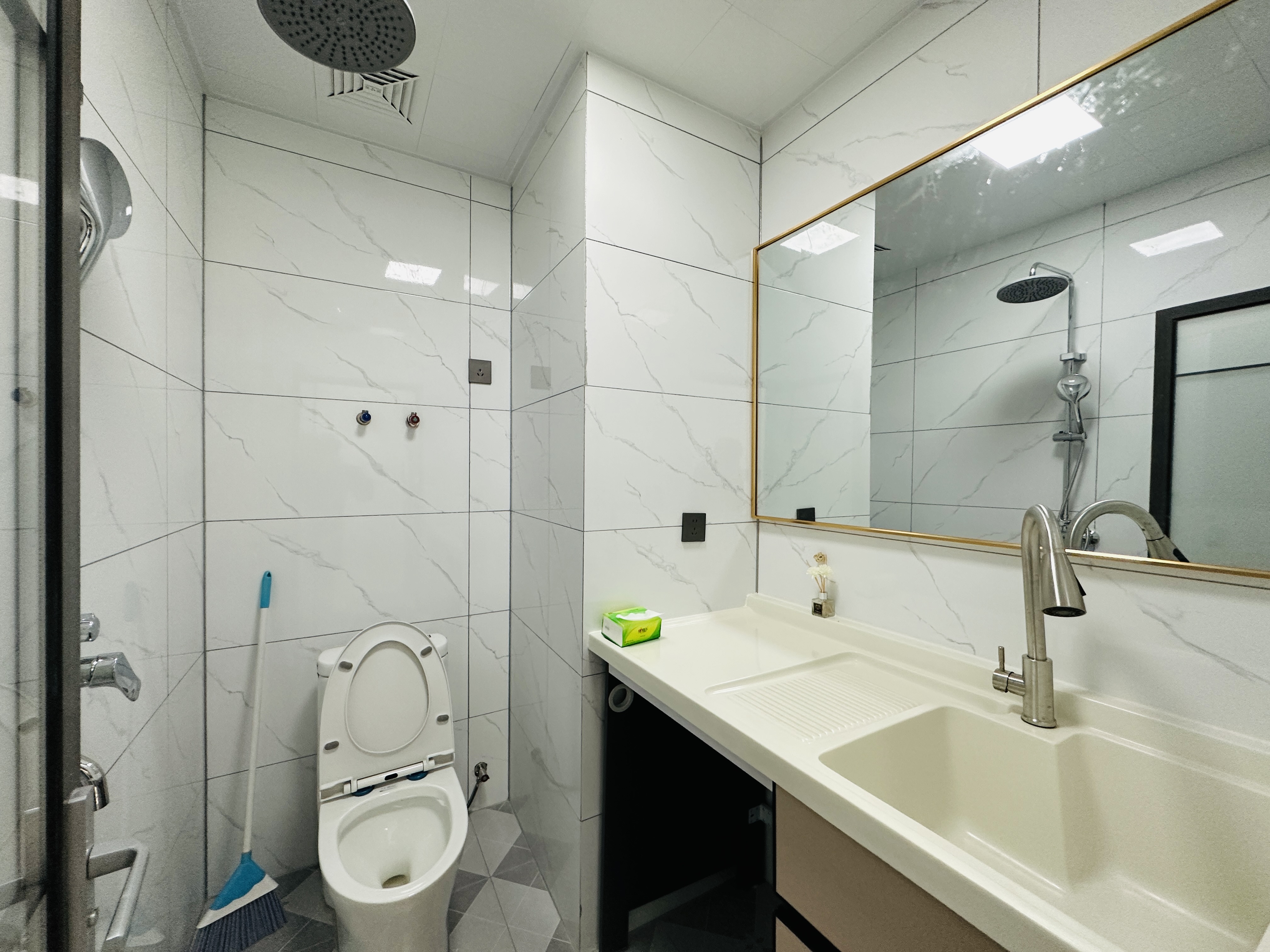 燕兴城 2室2厅1卫 84.0万 燕兴城 2室2厅1卫 84.0万卫生间