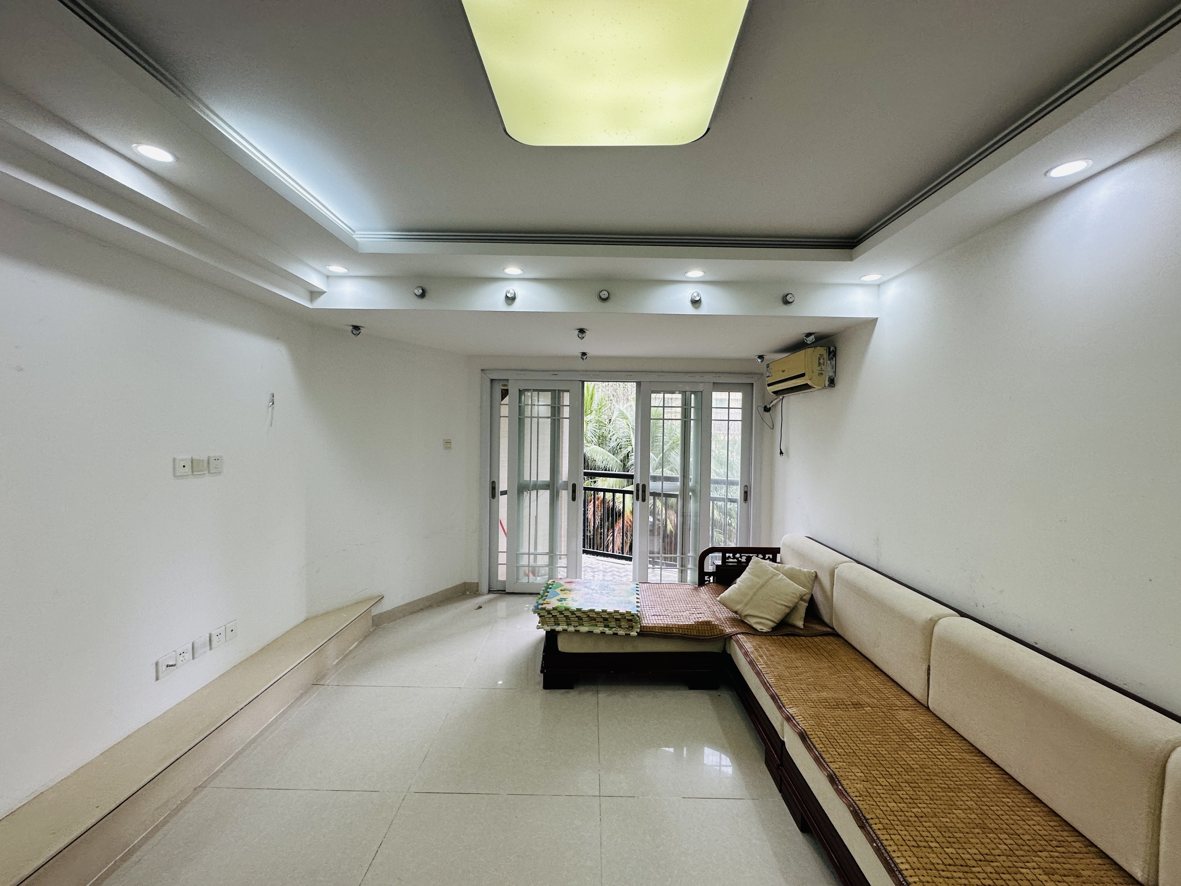 碧海云天 3室2厅2卫 160.0万 碧海云天 3室2厅2卫 160.0万客厅