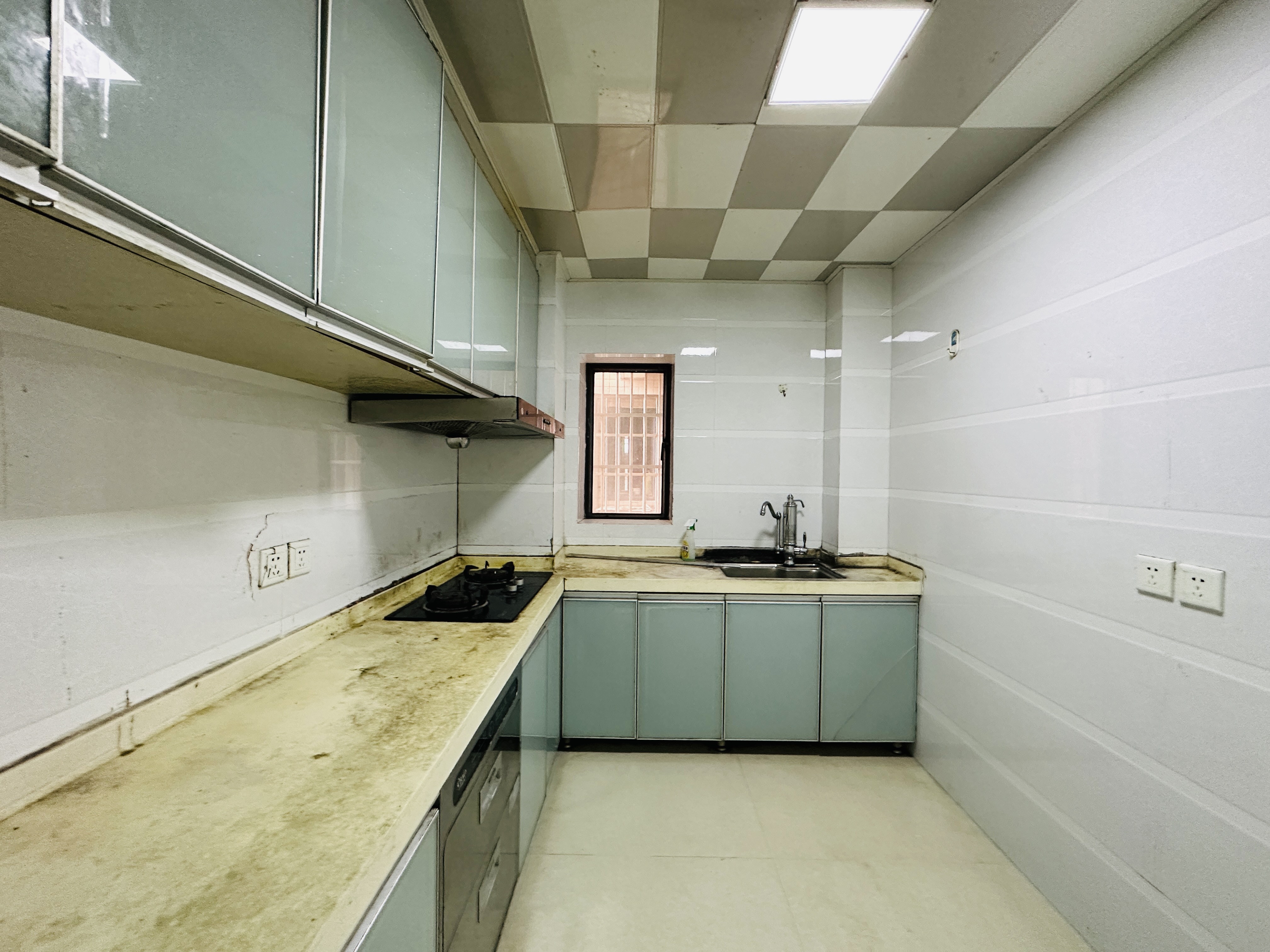 碧海云天 3室2厅2卫 160.0万 碧海云天 3室2厅2卫 160.0万厨房