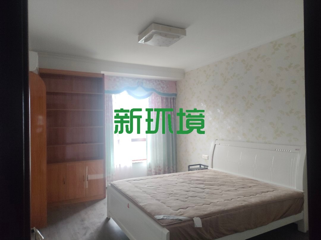 公园世家  4室2厅2卫   2180.00元/月室内图