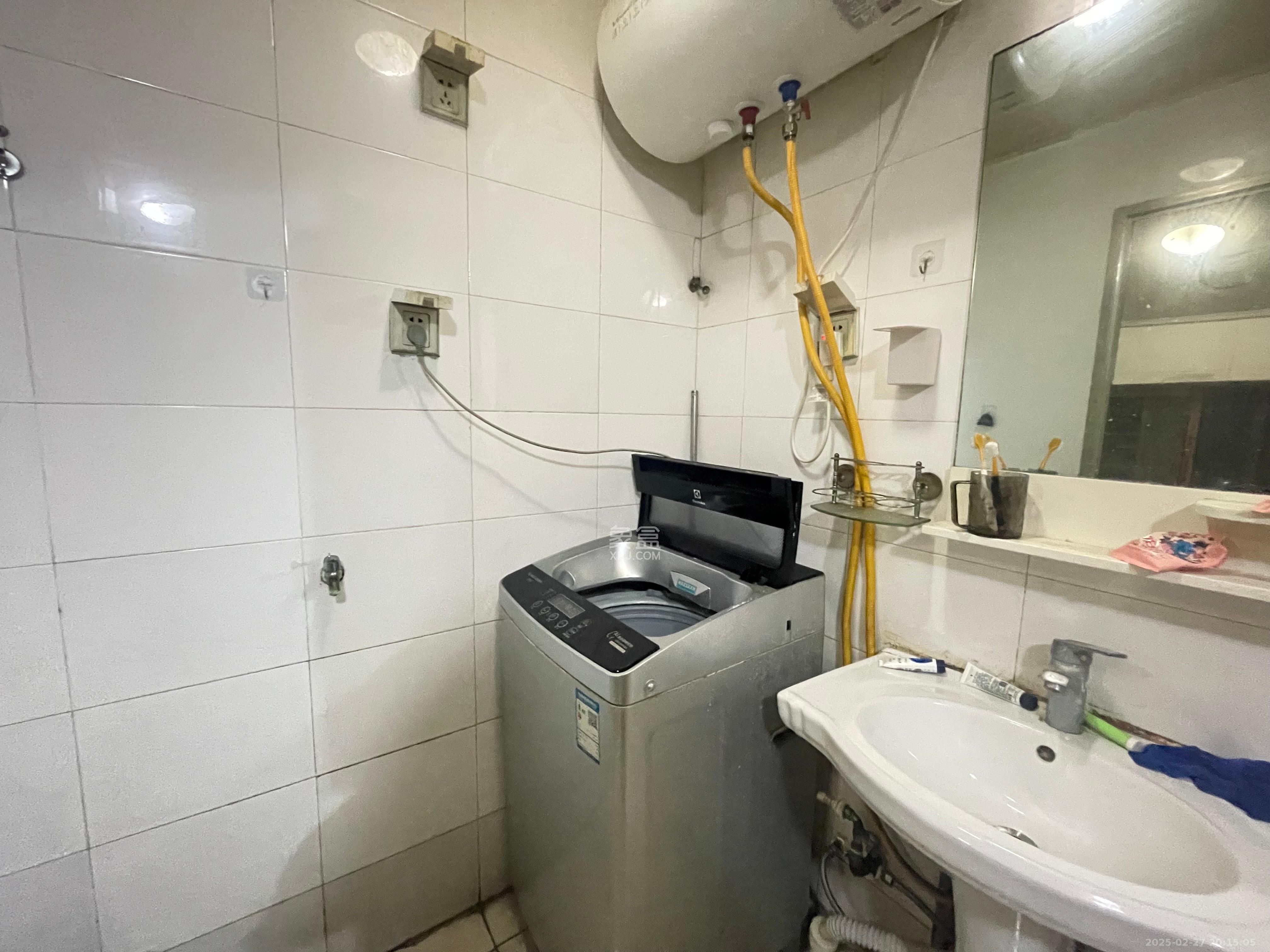 高桥火焰市场 2室1厅1卫 1300.0元/月 高桥火焰市场 2室1厅1卫 1300.0元/月室内图