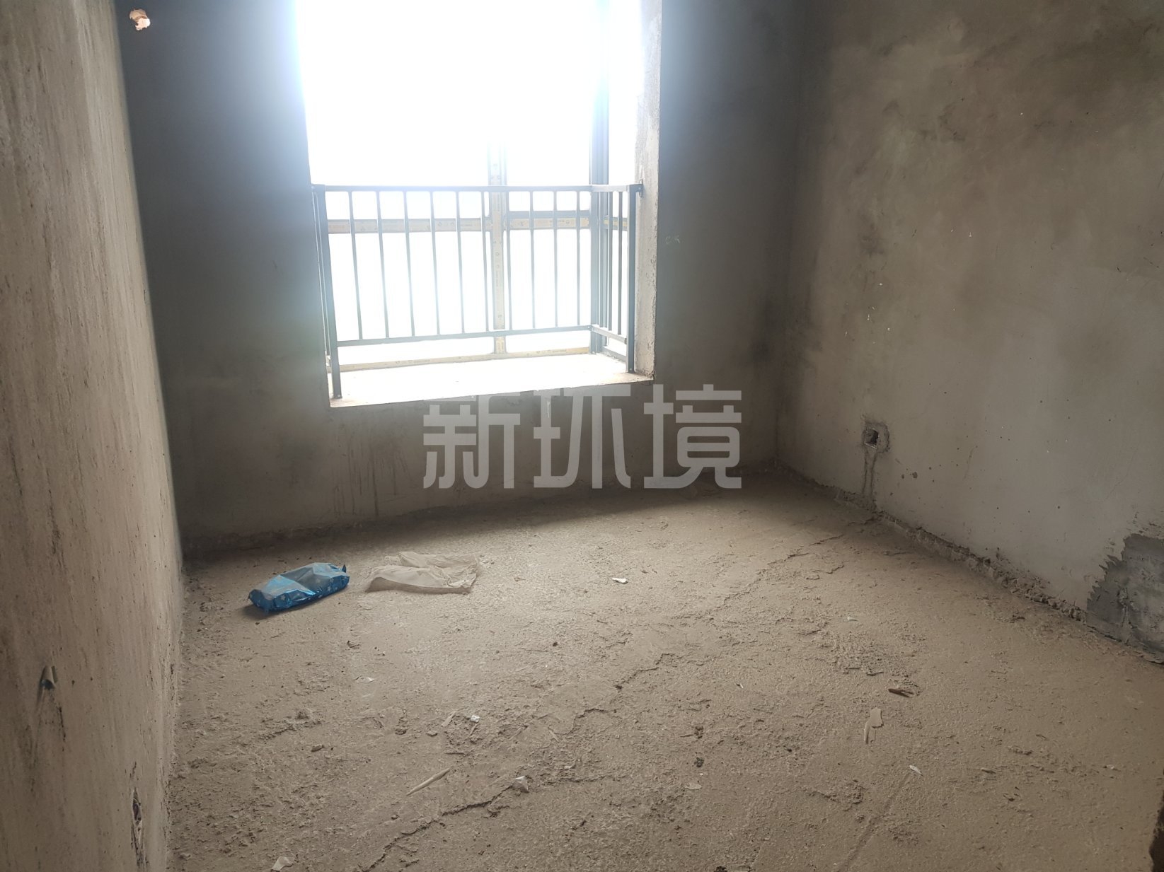 东方明珠  3室2厅2卫   72.80万客厅