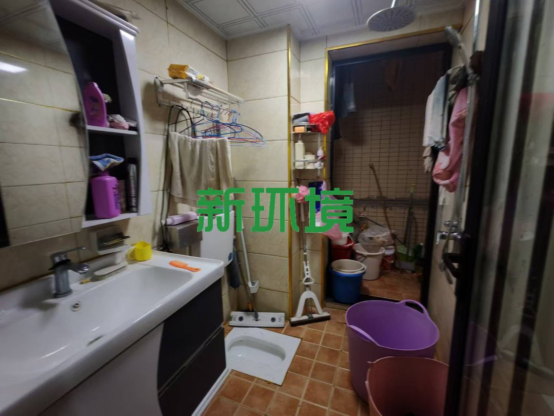 龙源华城  3室2厅2卫   69.80万客厅