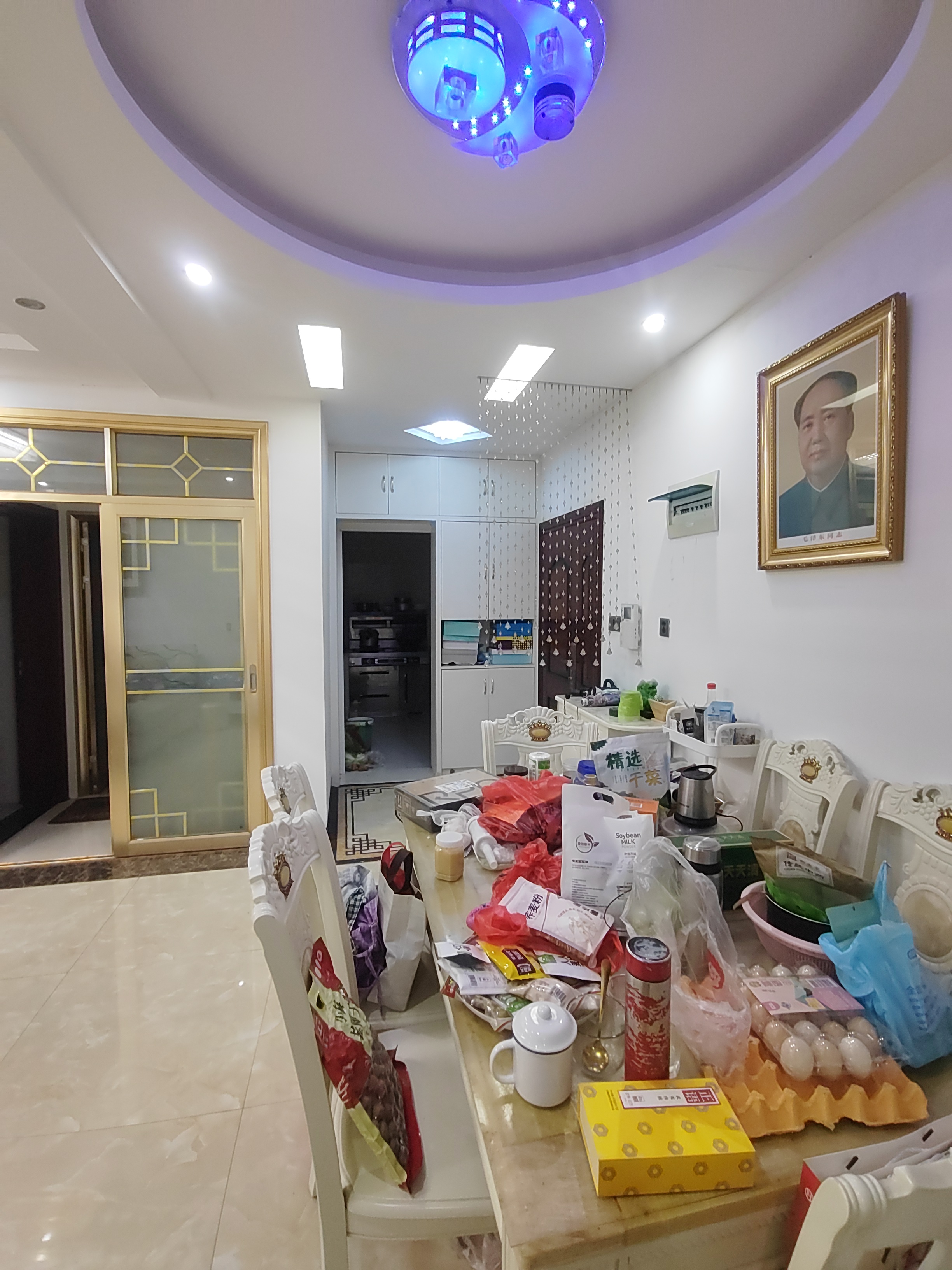 兴通聚德园  3室2厅1卫    56.8万 兴通聚德园  3室2厅1卫    56.8万客厅