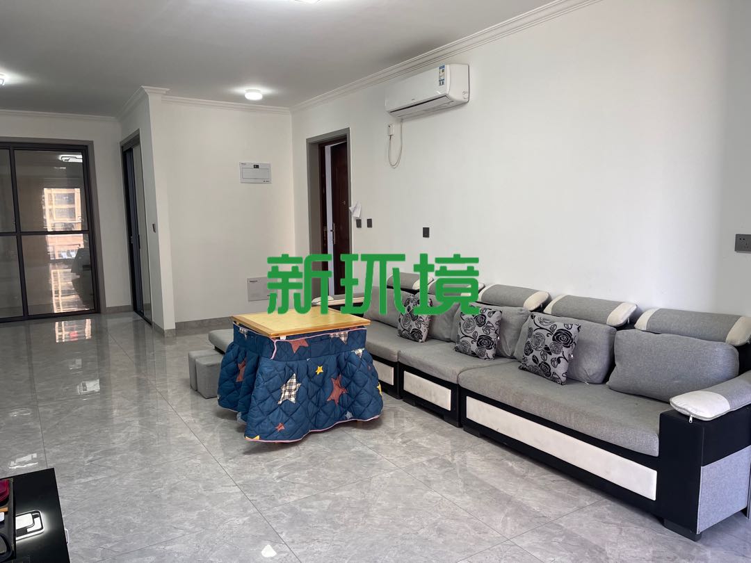 荣盛花语书院  3室2厅2卫   82.80万客厅