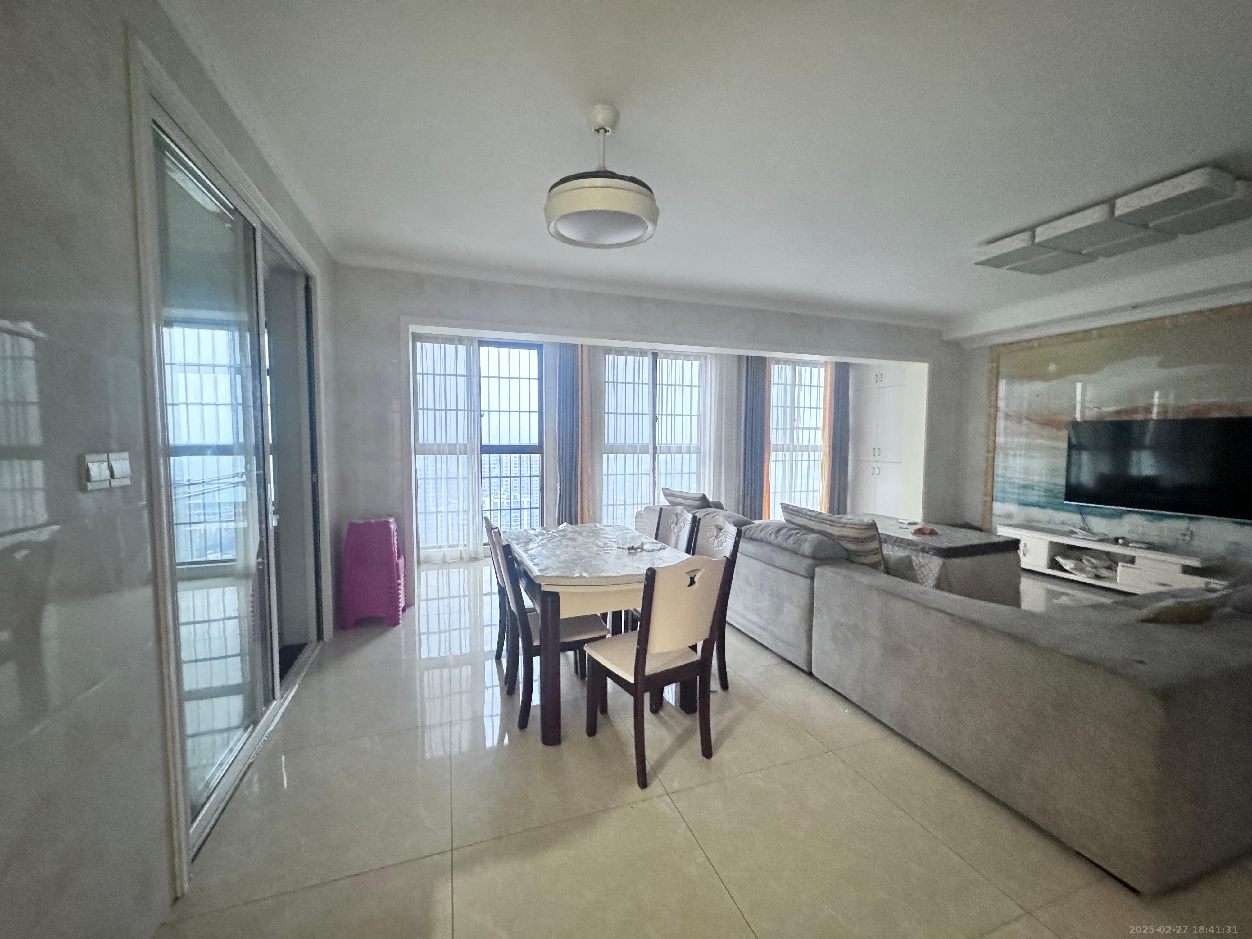 福鑫南郡 4室2厅2卫 2600.0元/月 福鑫南郡 4室2厅2卫 2600.0元/月室内图