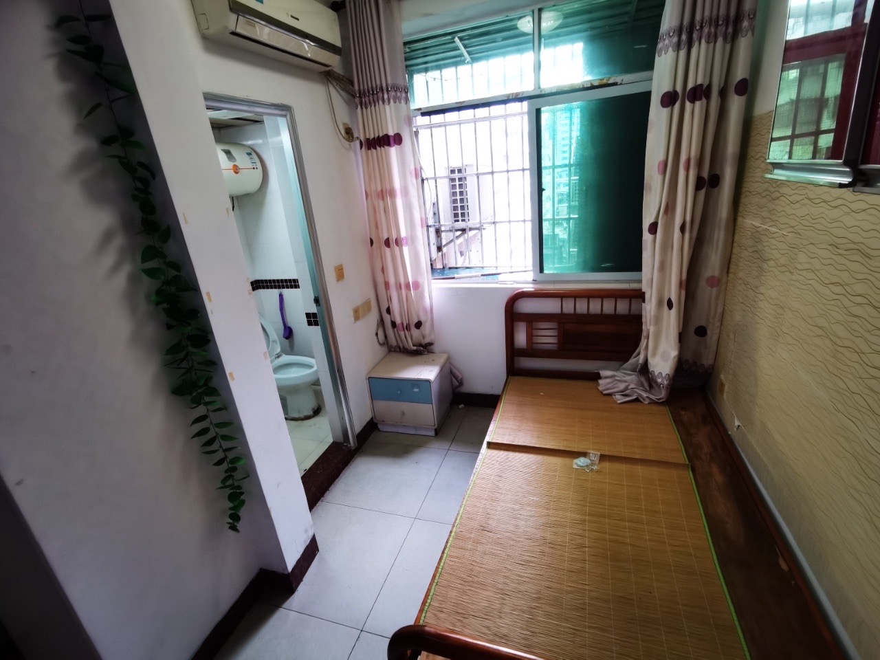 钟山大厦(义龙西路中山大厦) 1室1厅1卫 33.8万 钟山大厦(义龙西路中山大厦) 1室1厅1卫 33.8万客厅