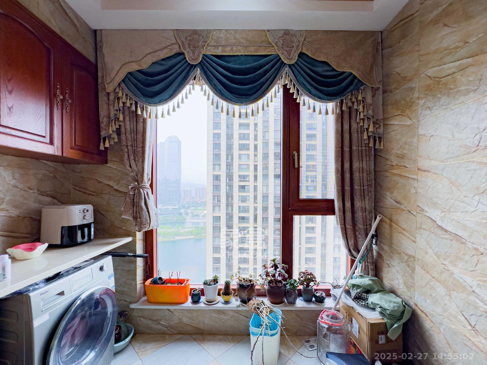 金茂梅溪湖 3室2厅2卫 7000.0元/月 金茂梅溪湖 3室2厅2卫 7000.0元/月室内图