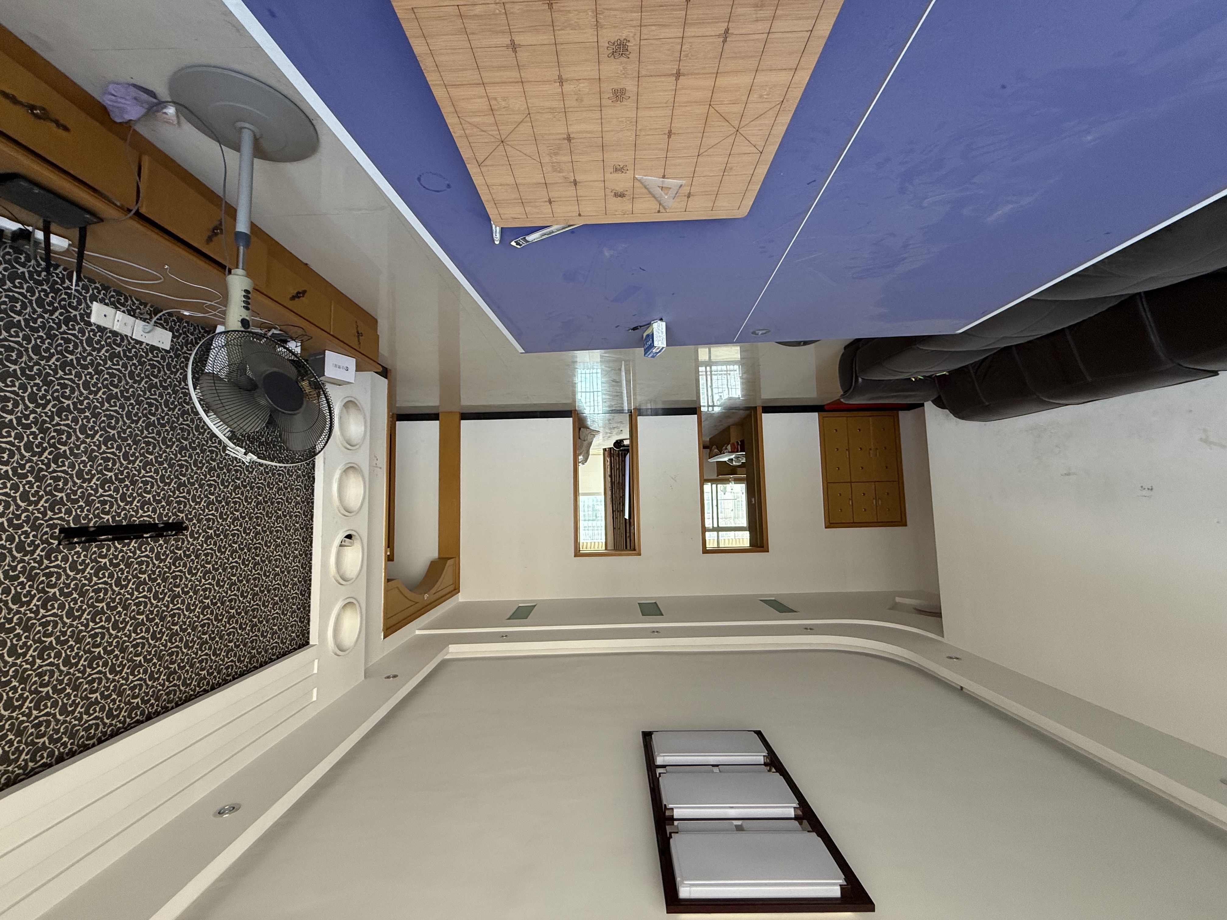 鸿都苑  1室0厅0卫    69.8万客厅