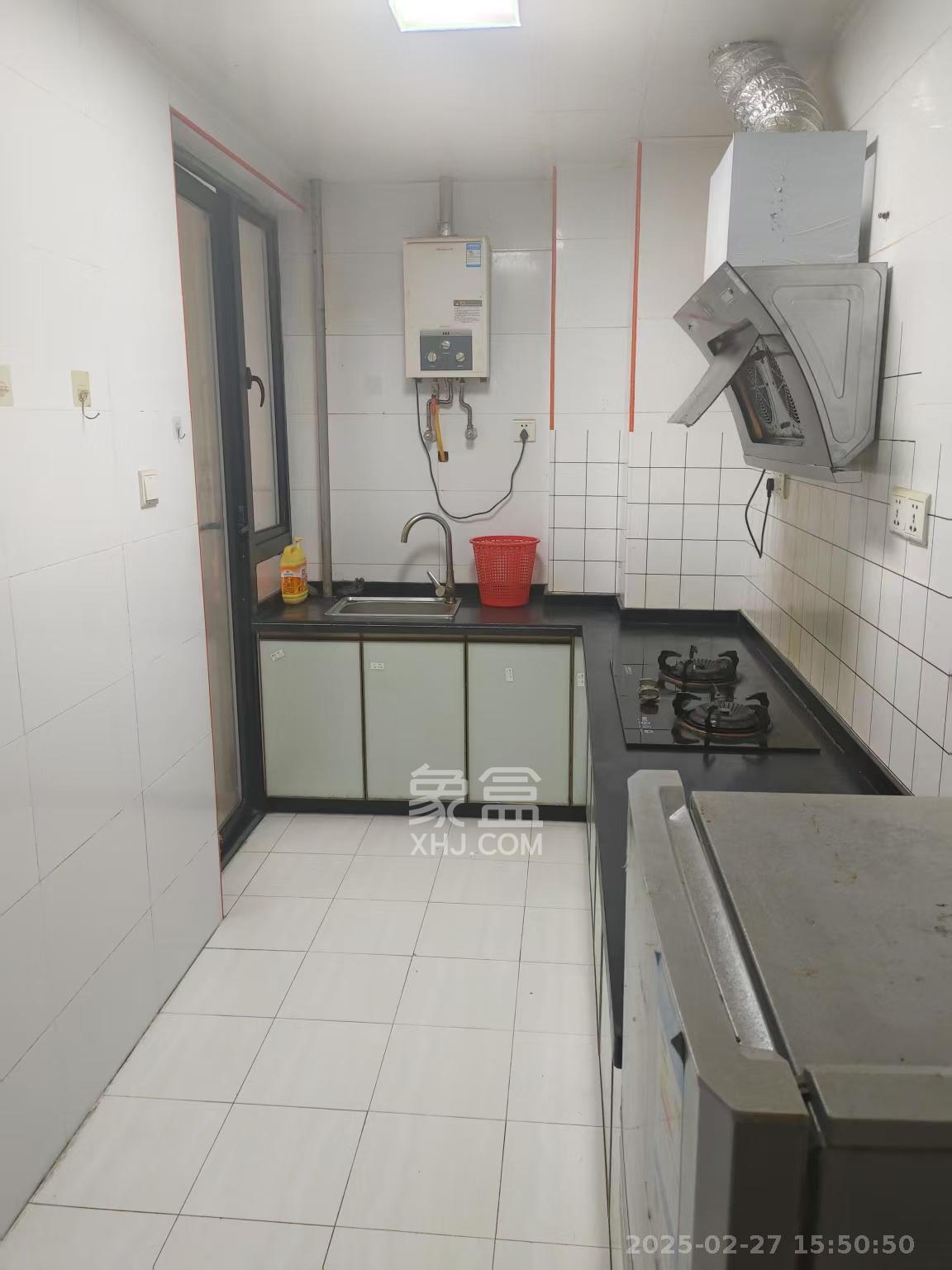 三一街区  2室2厅1卫   1500.00元/月室内图