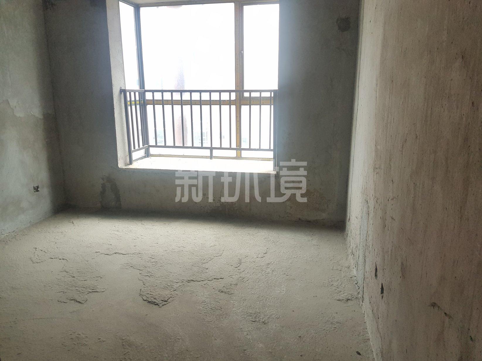 东方明珠  3室2厅2卫   72.80万客厅