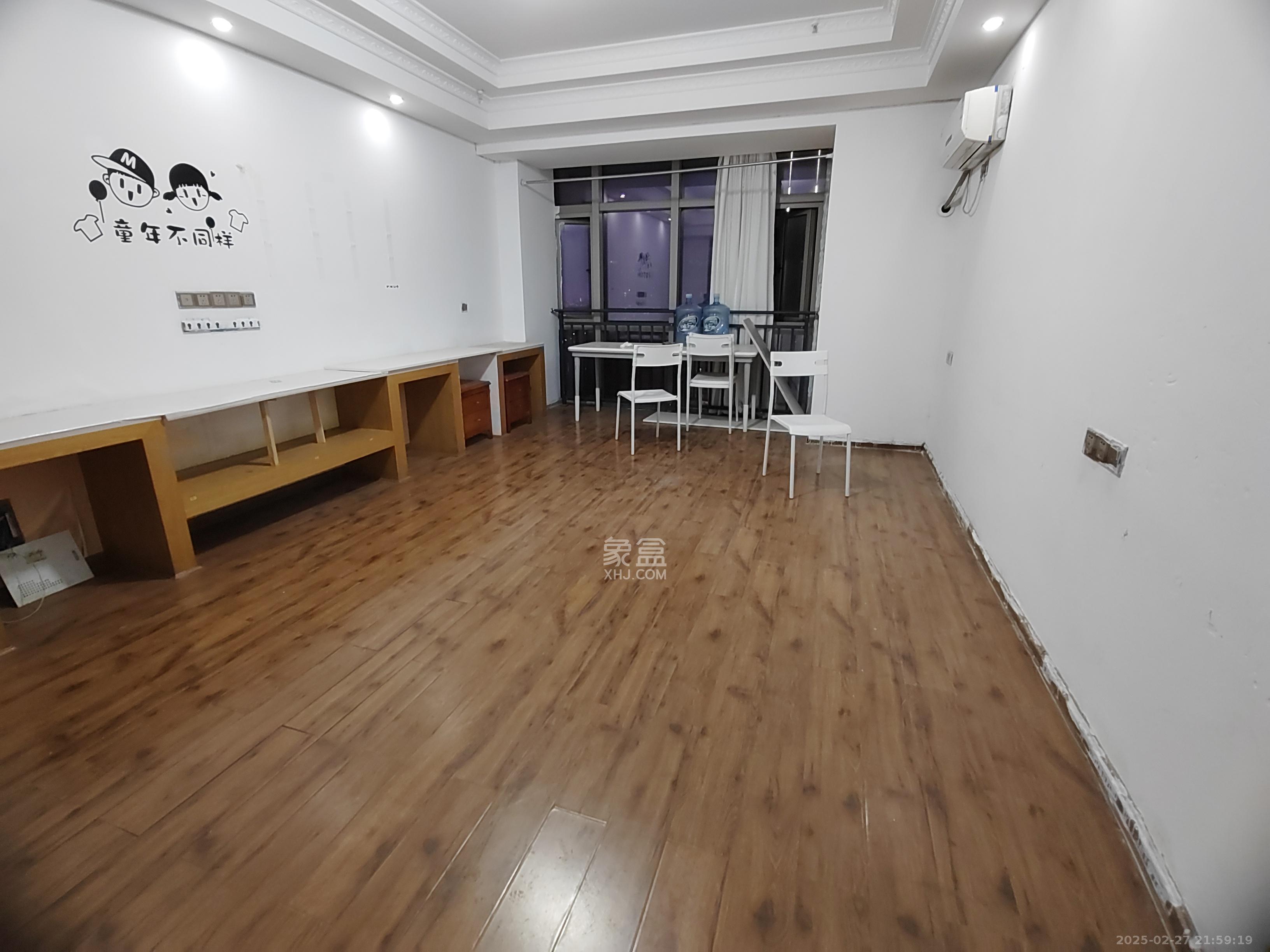 奥克斯广场  1室1厅1卫    1500.0元/月 奥克斯广场  1室1厅1卫    1500.0元/月户型图