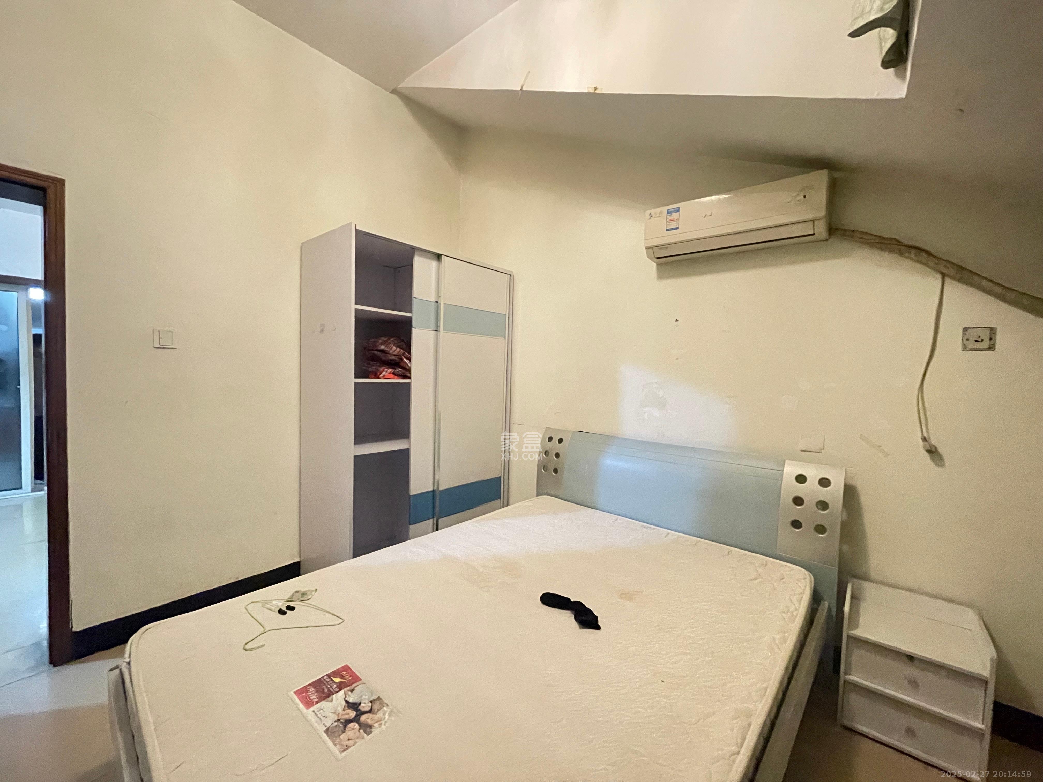 高桥火焰市场 2室1厅1卫 1300.0元/月 高桥火焰市场 2室1厅1卫 1300.0元/月室内图