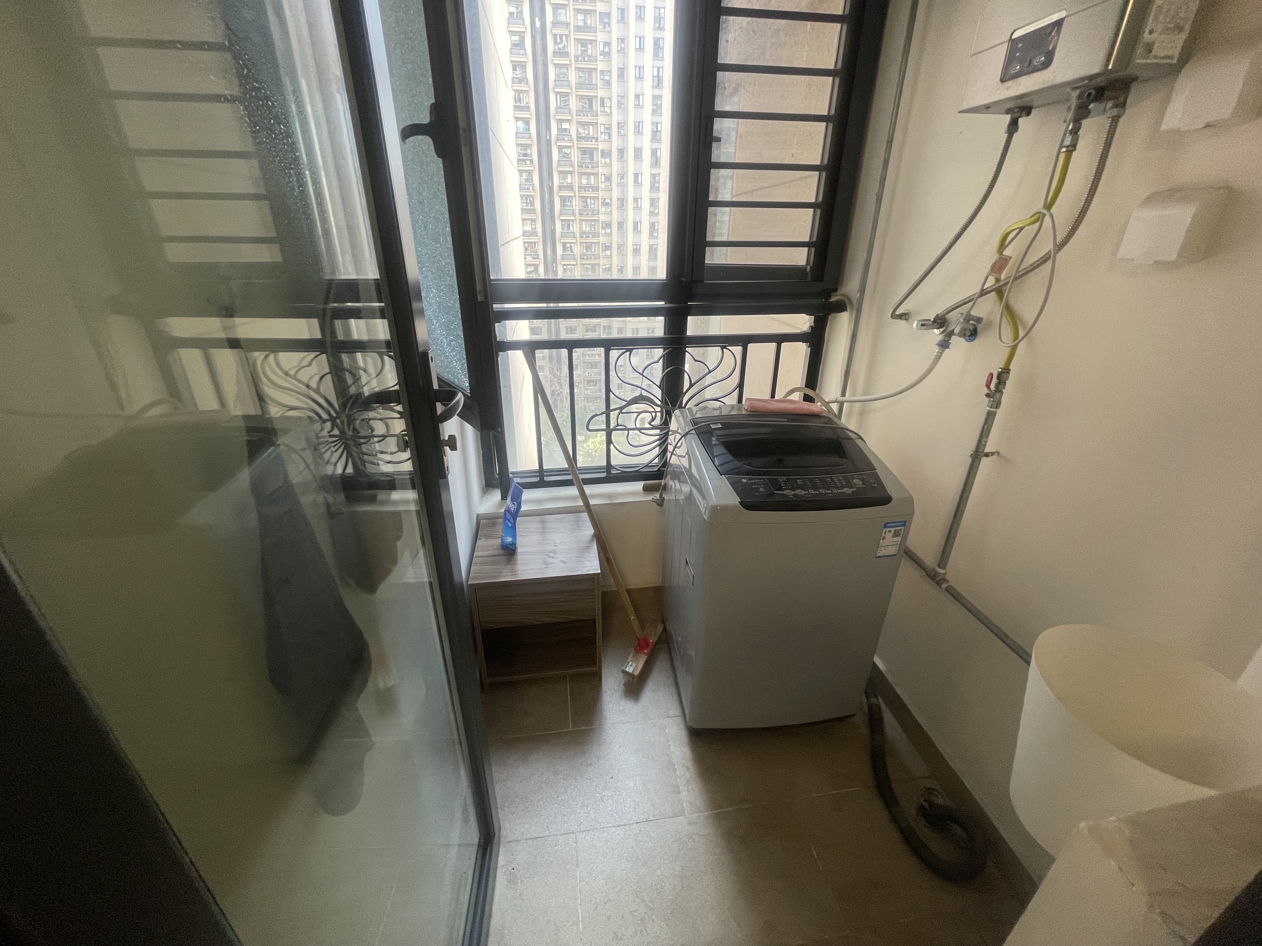 恒大华府  3室2厅2卫   2000.00元/月室内图
