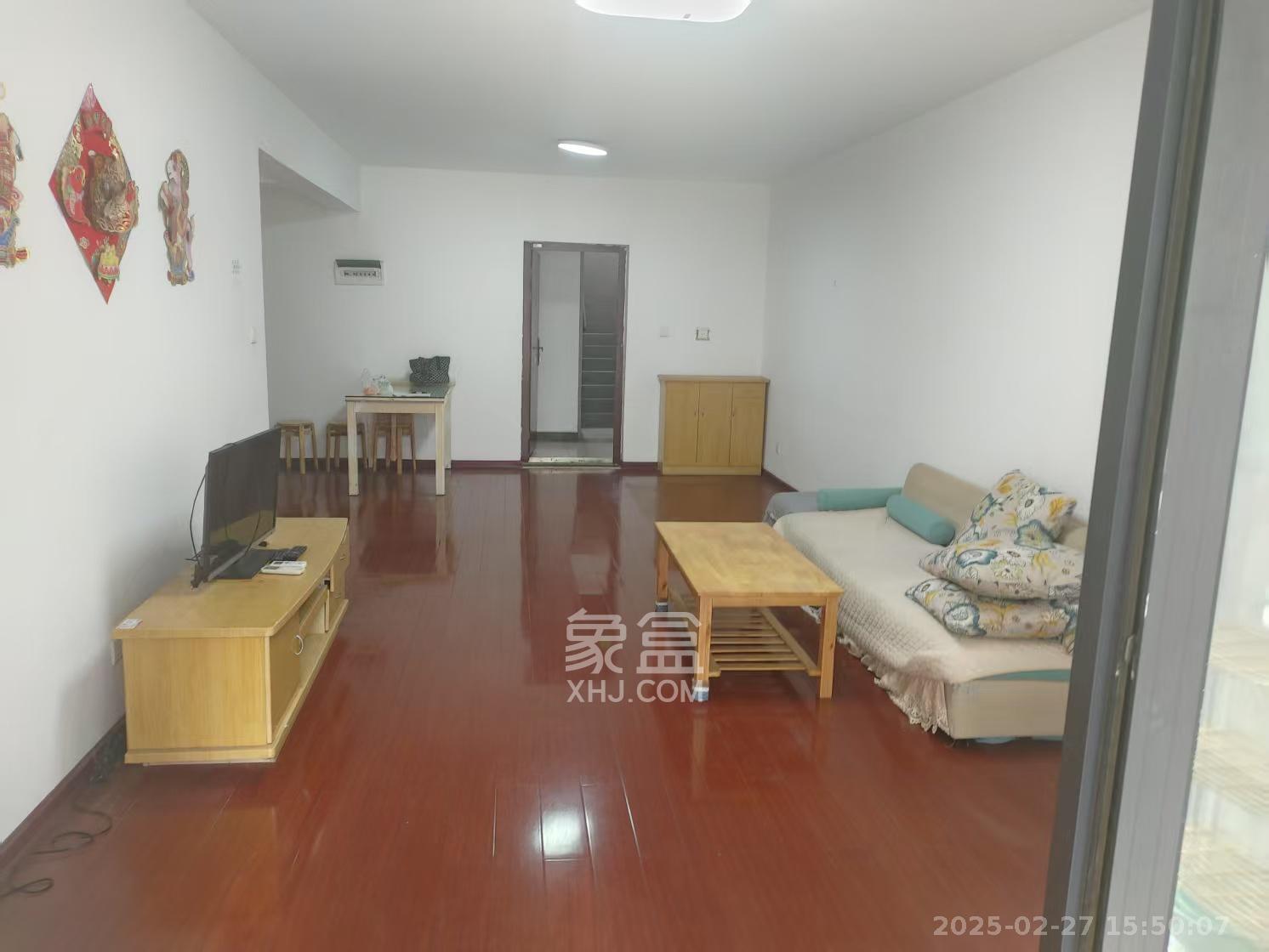 三一街区  2室2厅1卫   1500.00元/月室内图