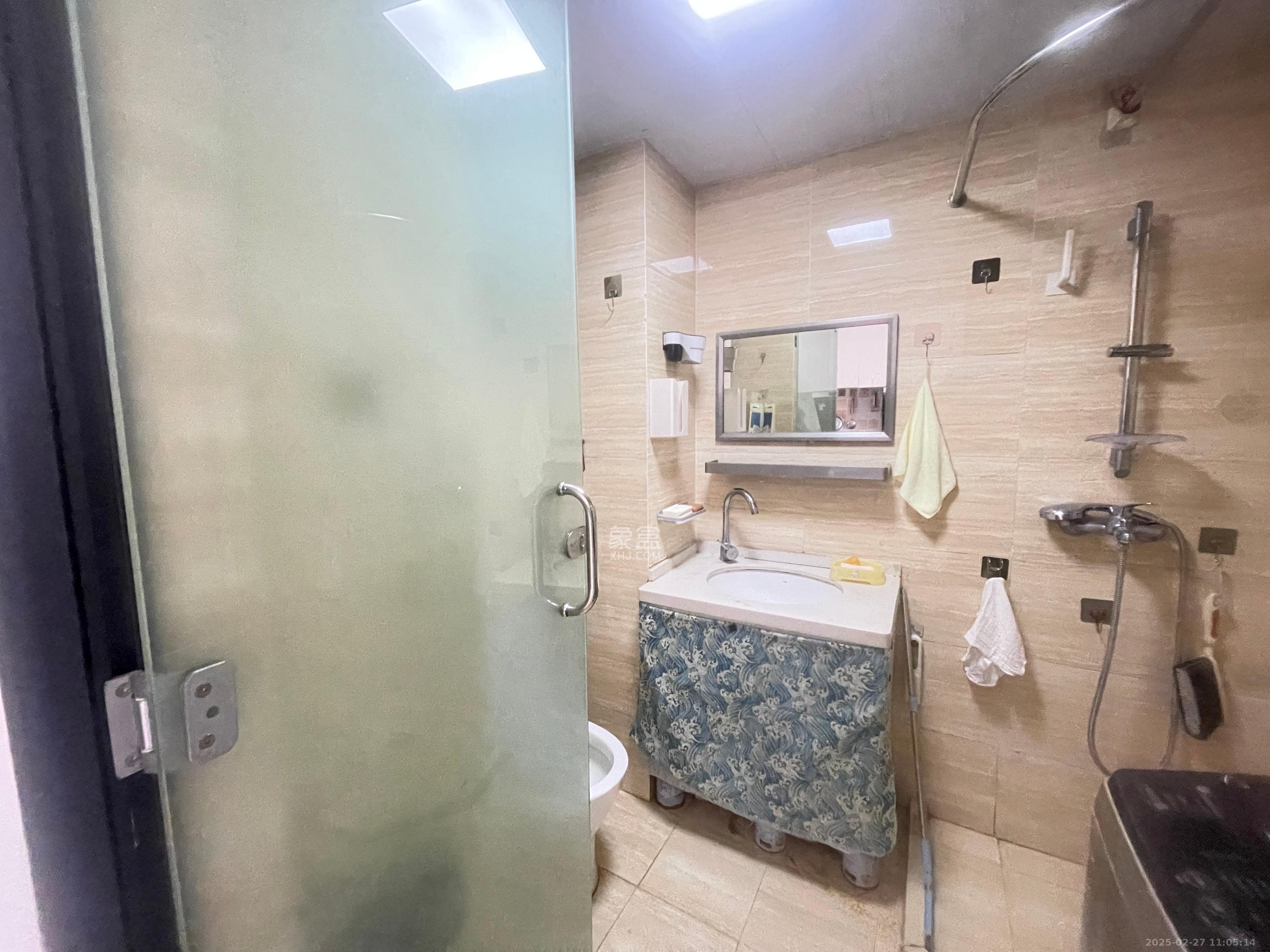 融科东南海 1室1厅1卫 1500.0元/月 融科东南海 1室1厅1卫 1500.0元/月室内图