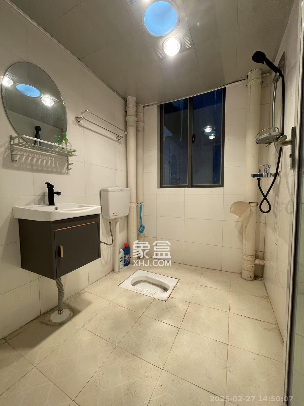 鑫远湘府华城 2室2厅1卫 1600.0元/月 鑫远湘府华城 2室2厅1卫 1600.0元/月室内图