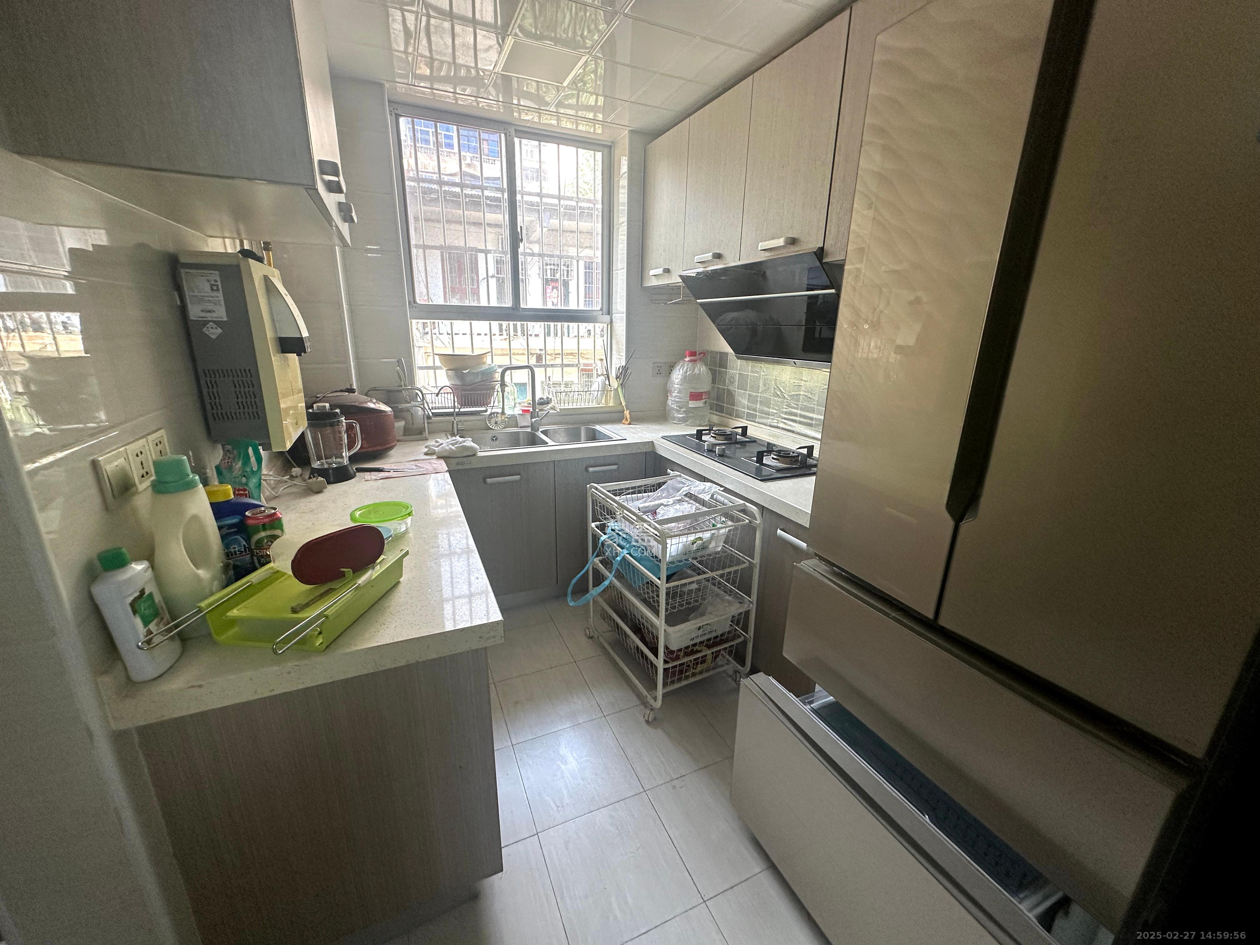 南建公寓  3室2厅2卫   2400.00元/月