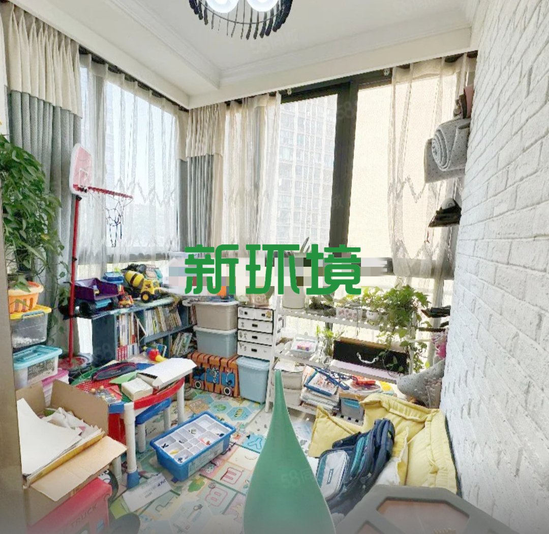 山水印象  3室2厅2卫   90.80万客厅
