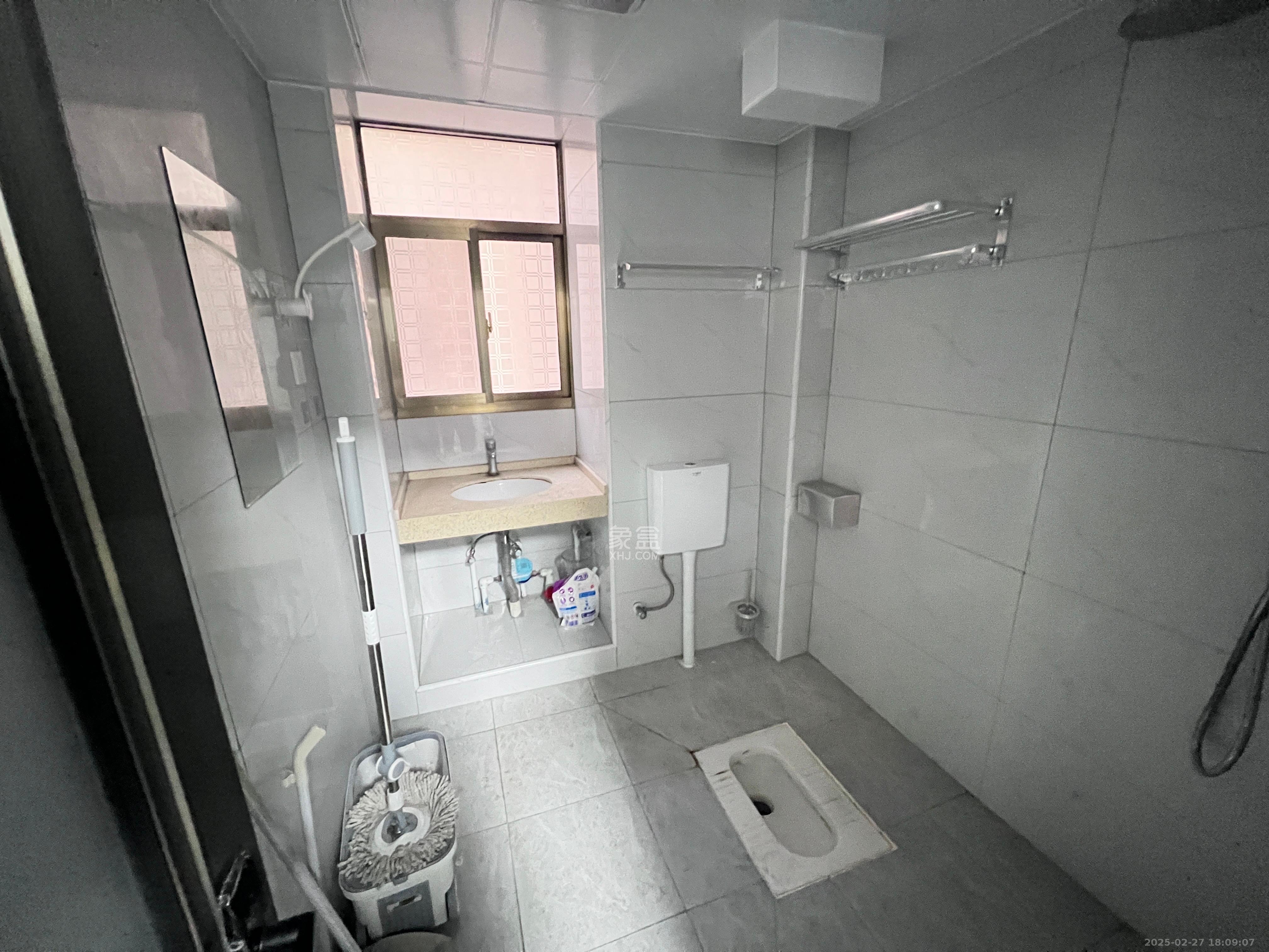 湖南省农业物资总公司宿舍 4室2厅2卫 1600.0元/月 湖南省农业物资总公司宿舍 4室2厅2卫 1600.0元/月室内图