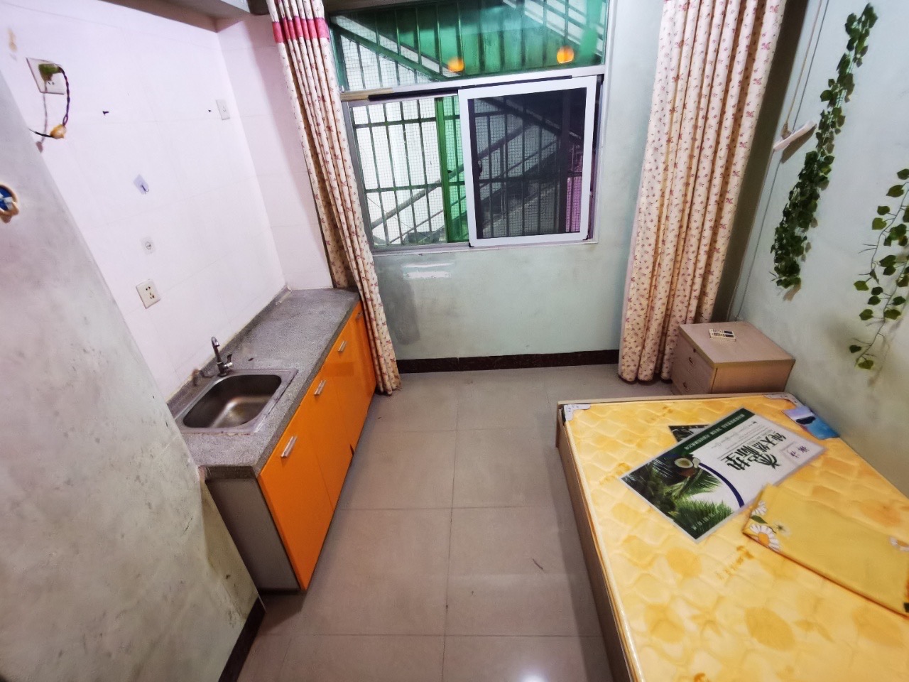 钟山大厦(义龙西路中山大厦) 1室1厅1卫 33.8万 钟山大厦(义龙西路中山大厦) 1室1厅1卫 33.8万客厅