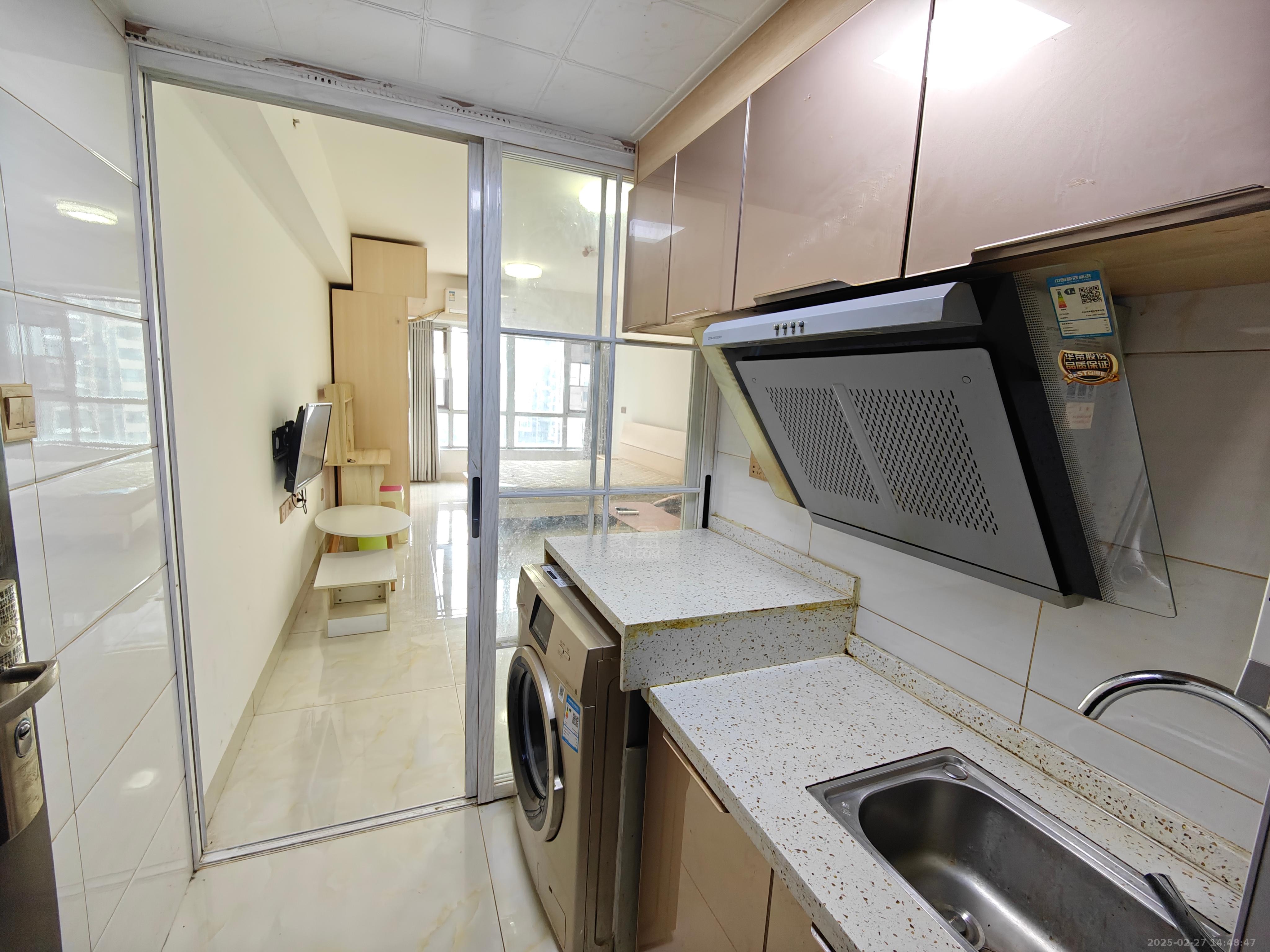 美的城三期 1室1厅1卫 1300.0元/月 美的城三期 1室1厅1卫 1300.0元/月室内图