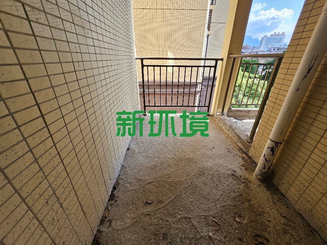 金域滨江  3室2厅2卫   71.00万客厅