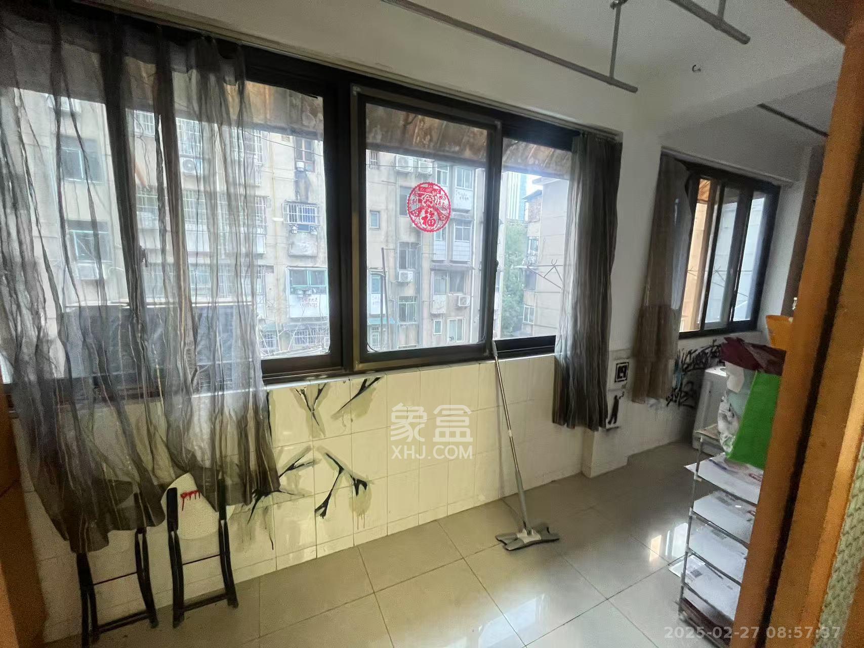 长岭烟草公司宿舍(金祥公寓) 3室2厅1卫 2100.0元/月 长岭烟草公司宿舍(金祥公寓) 3室2厅1卫 2100.0元/月室内图