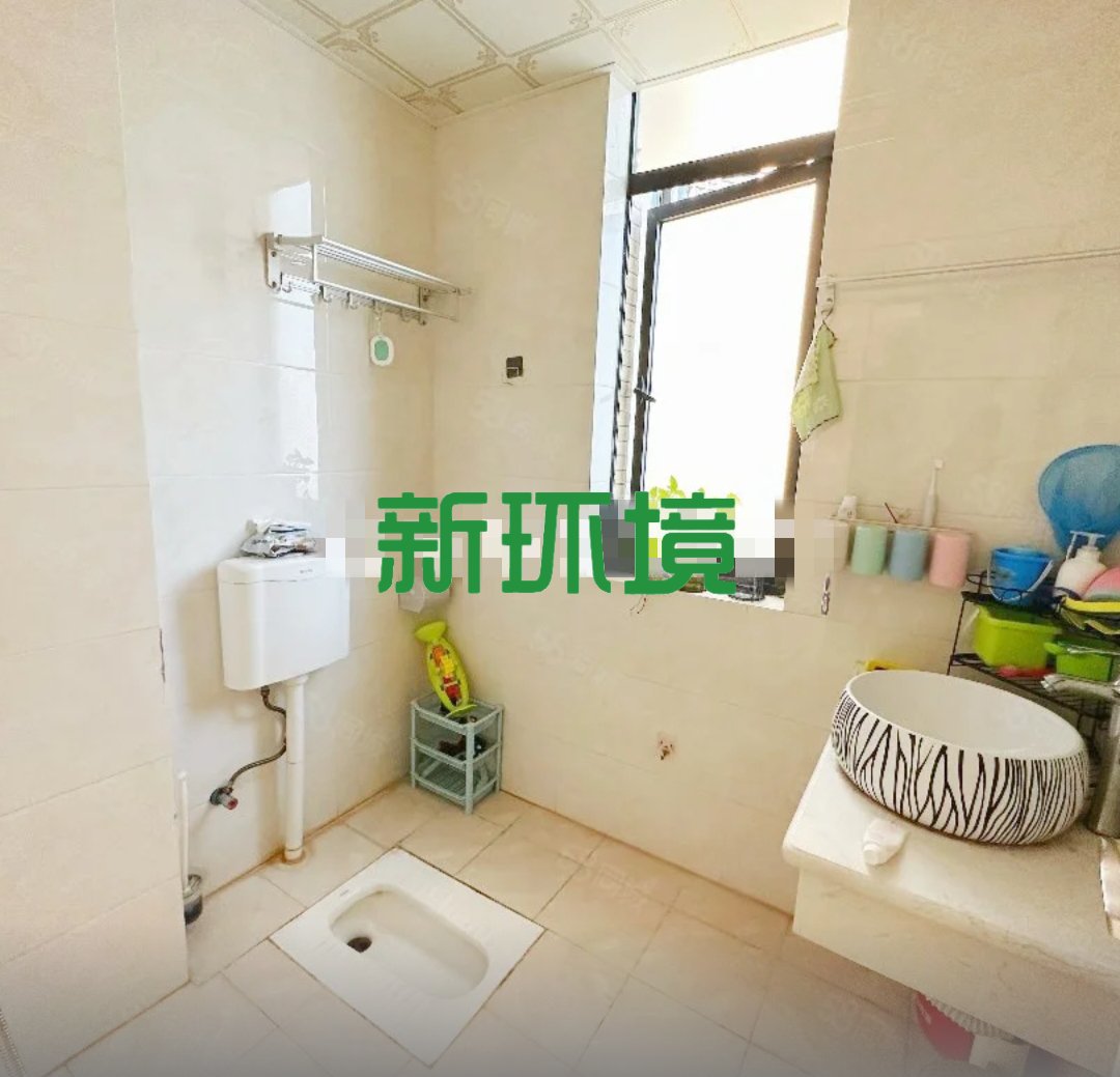 山水印象  3室2厅2卫   90.80万客厅