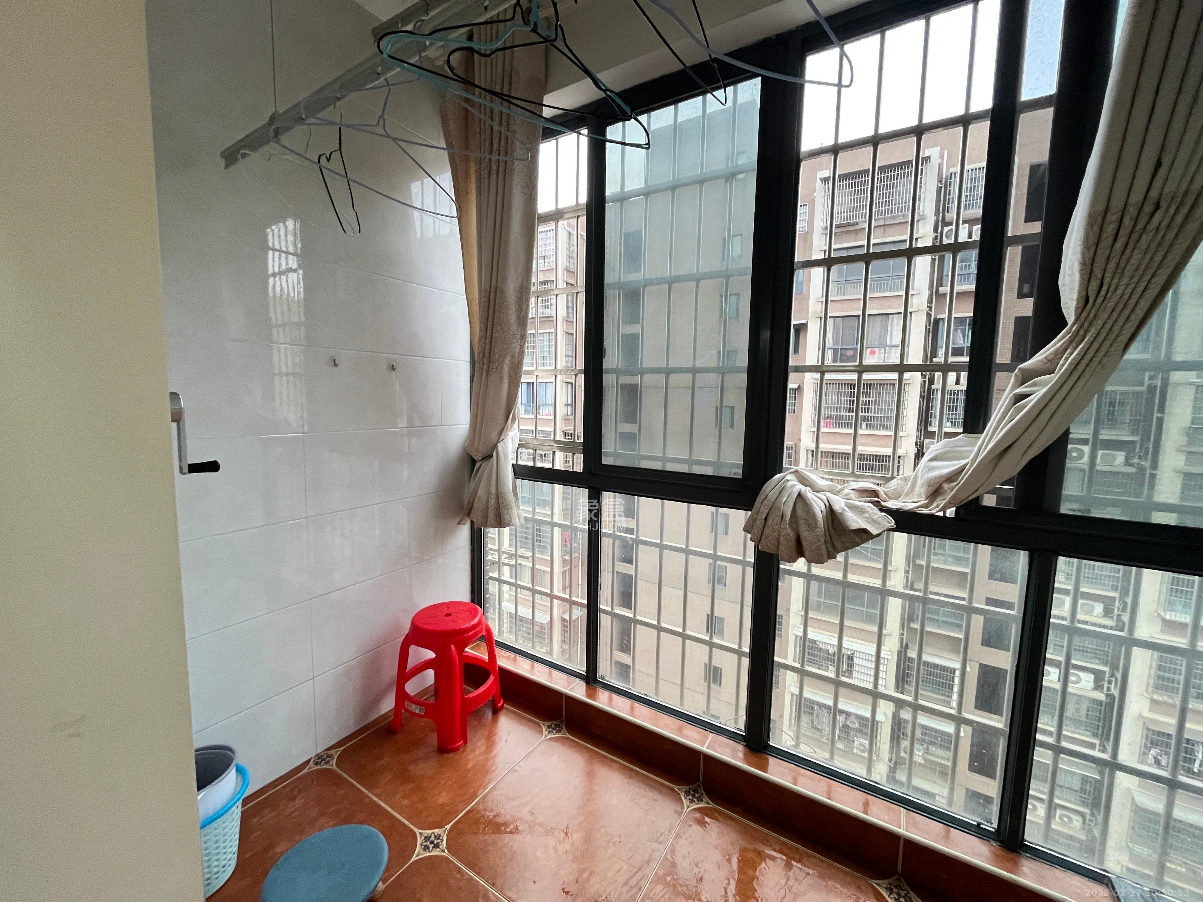 步行街大厦  1室1厅1卫   1300.00元/月室内图
