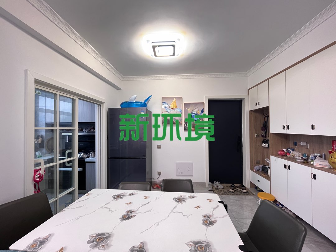 丽景天下  4室2厅2卫   88.00万客厅
