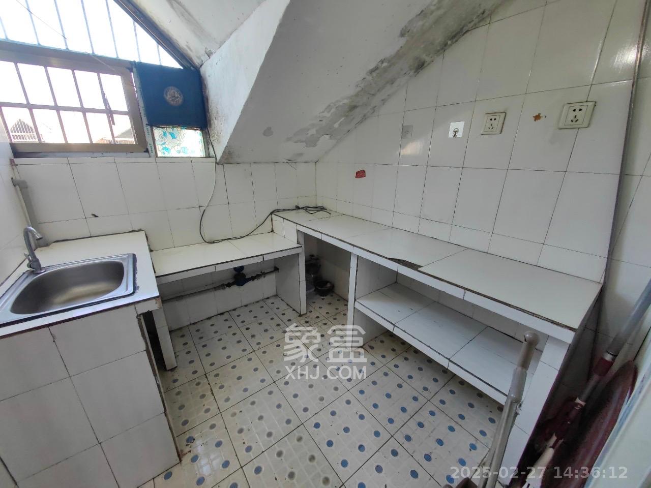 高岭小区 1室1厅1卫 800.0元/月 高岭小区 1室1厅1卫 800.0元/月室内图