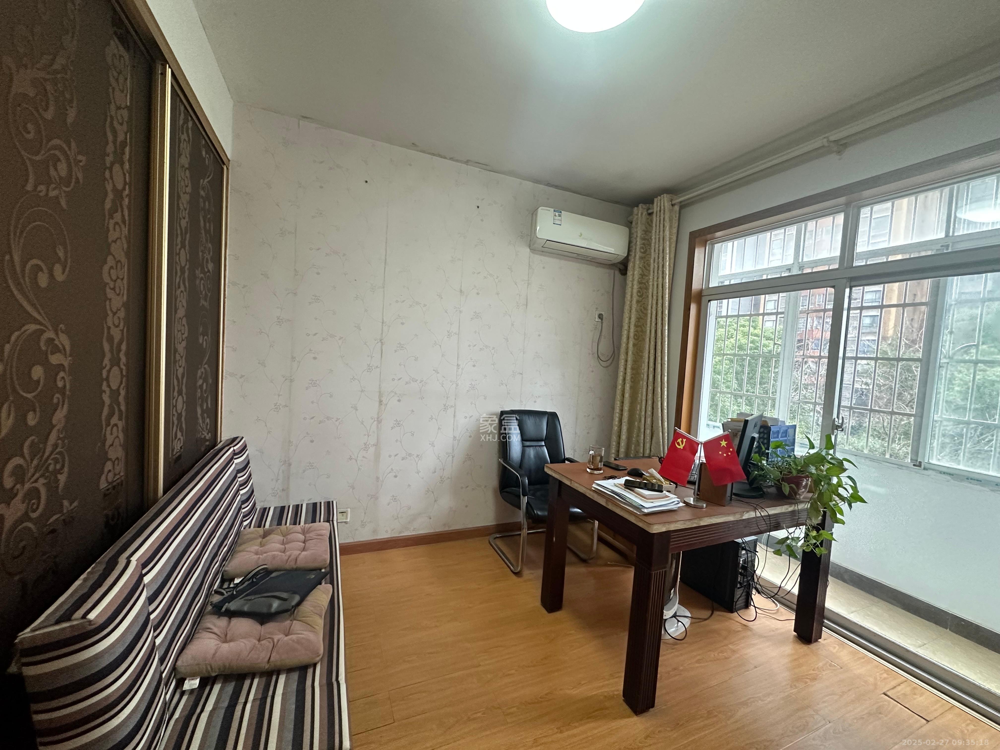 山水华景 3室2厅1卫 2300.0元/月 山水华景 3室2厅1卫 2300.0元/月室内图