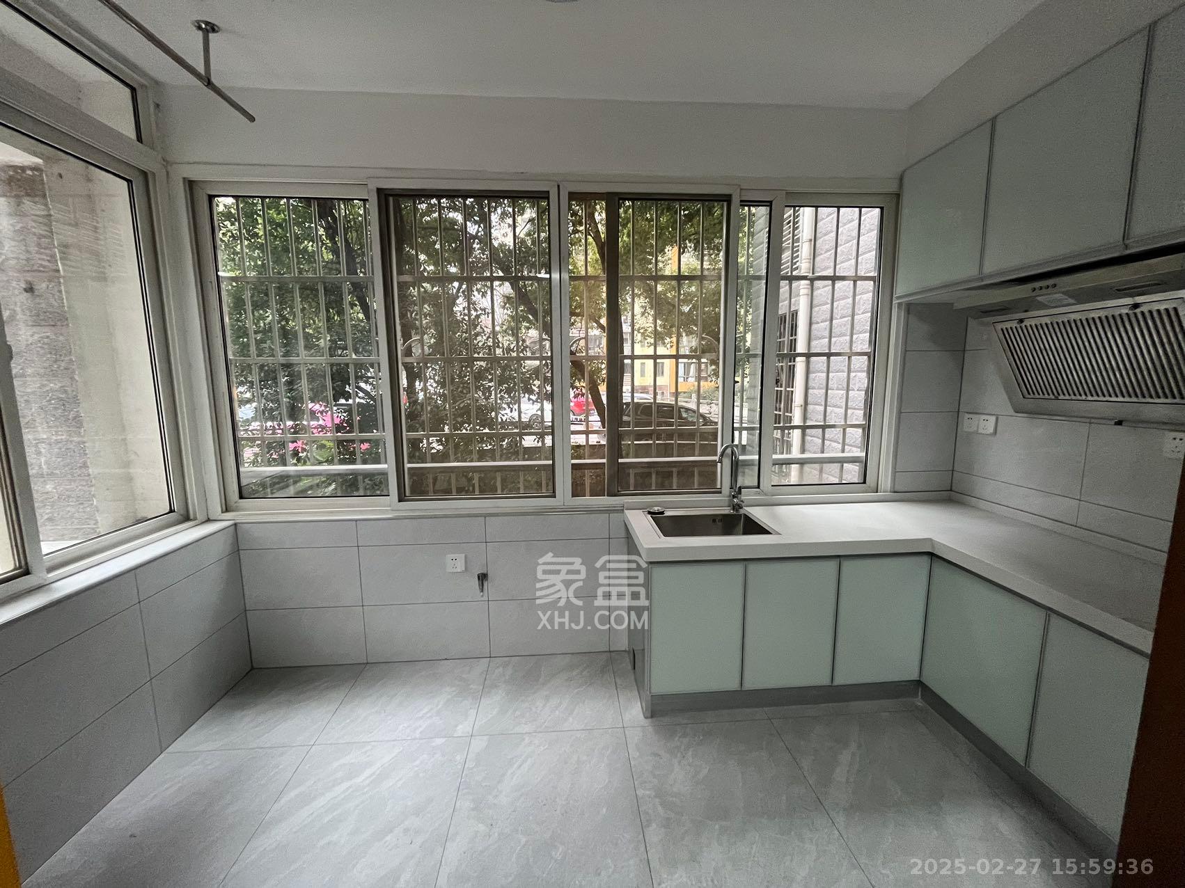 嘉盛华庭（一期、二期、三期）  2室1厅1卫    1800.0元/月室内图