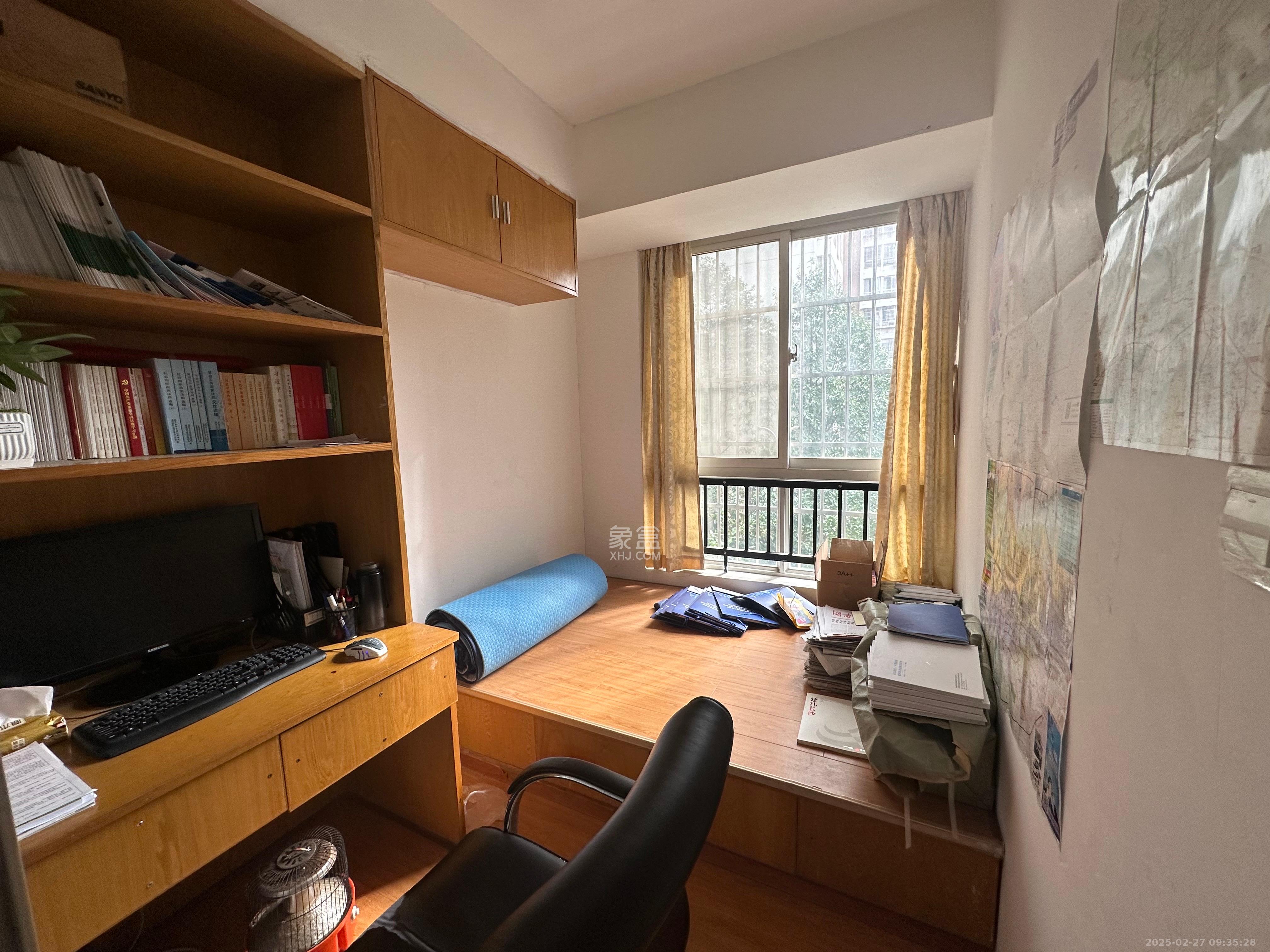 山水华景 3室2厅1卫 2300.0元/月 山水华景 3室2厅1卫 2300.0元/月室内图