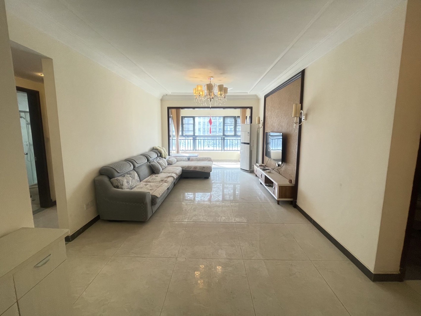 恒大华府 3室2厅2卫 1800.0元/月 恒大华府 3室2厅2卫 1800.0元/月室内图