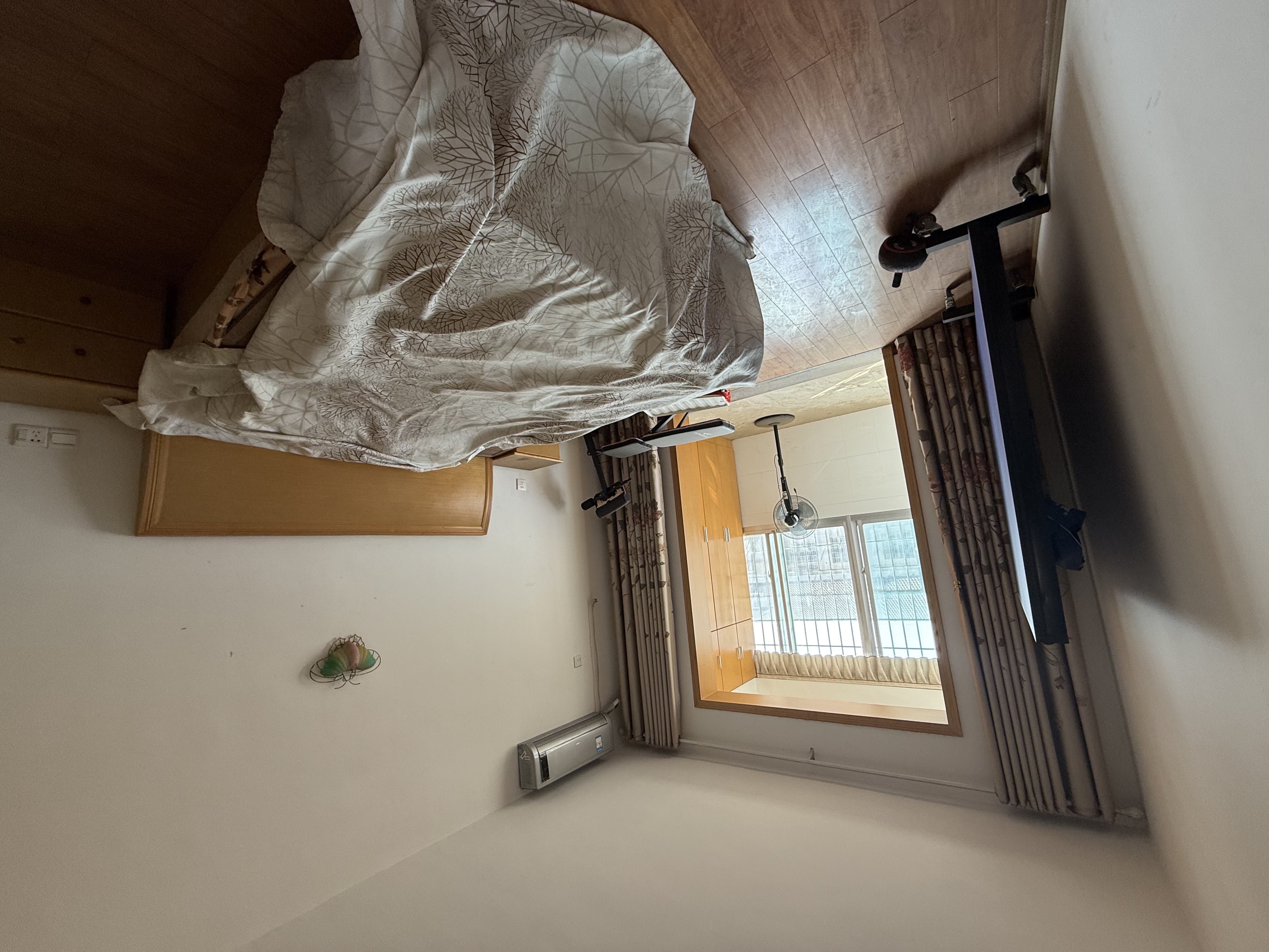 鸿都苑 1室0厅0卫 69.8万 鸿都苑 1室0厅0卫 69.8万客厅